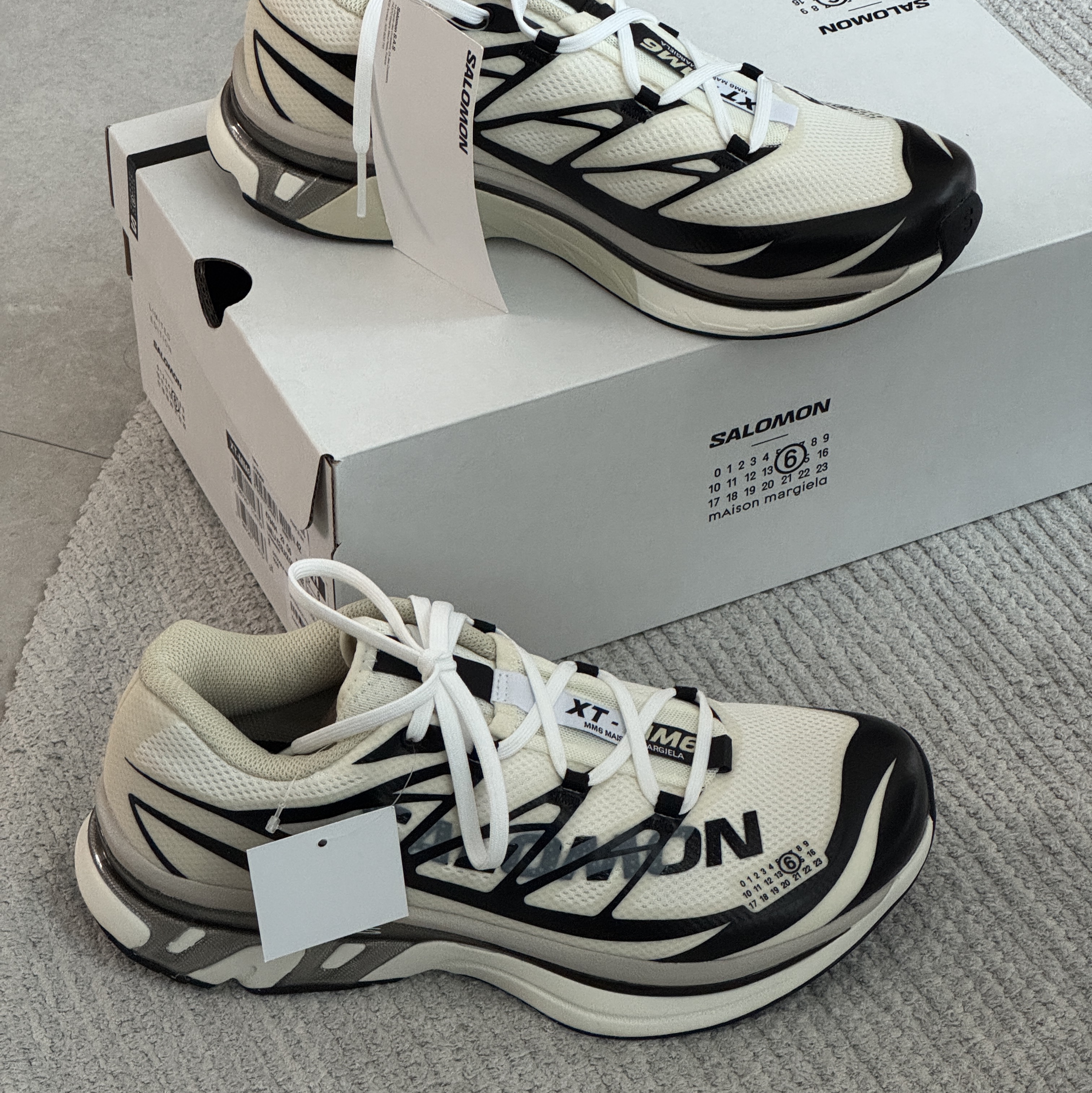 Salomon x MM6 Masion Margiela XT-MM6 Vanilla Ice Black 착용 스타일 - 2