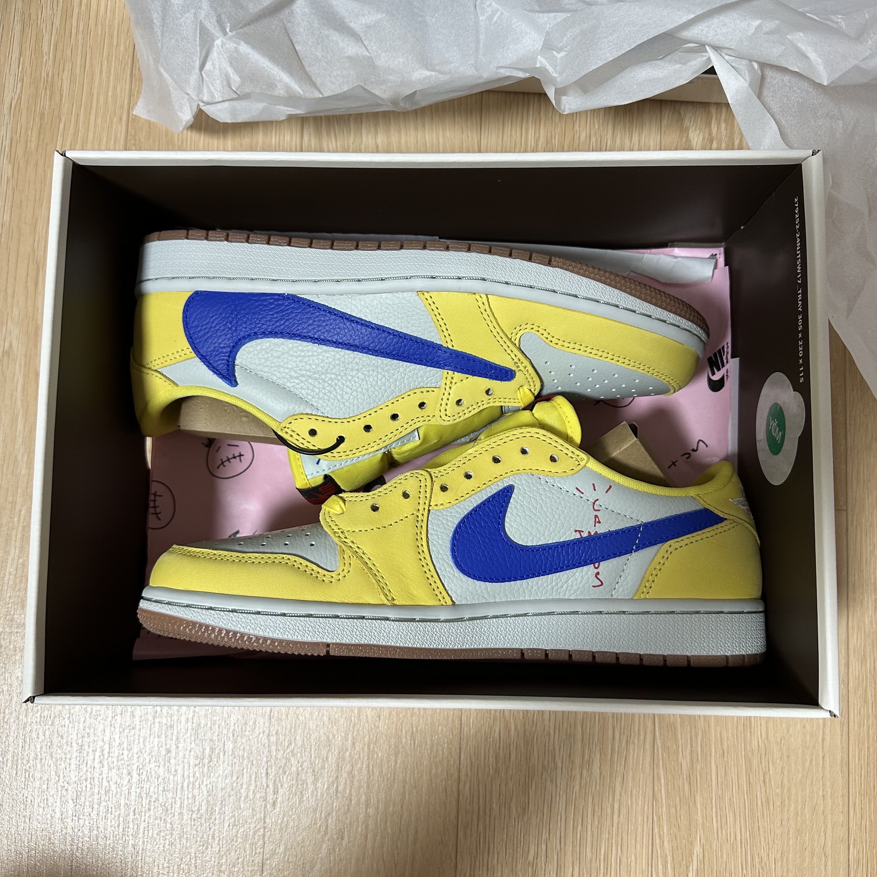 (W) Jordan 1 x Travis Scott Retro Low OG SP Canary 착용 스타일