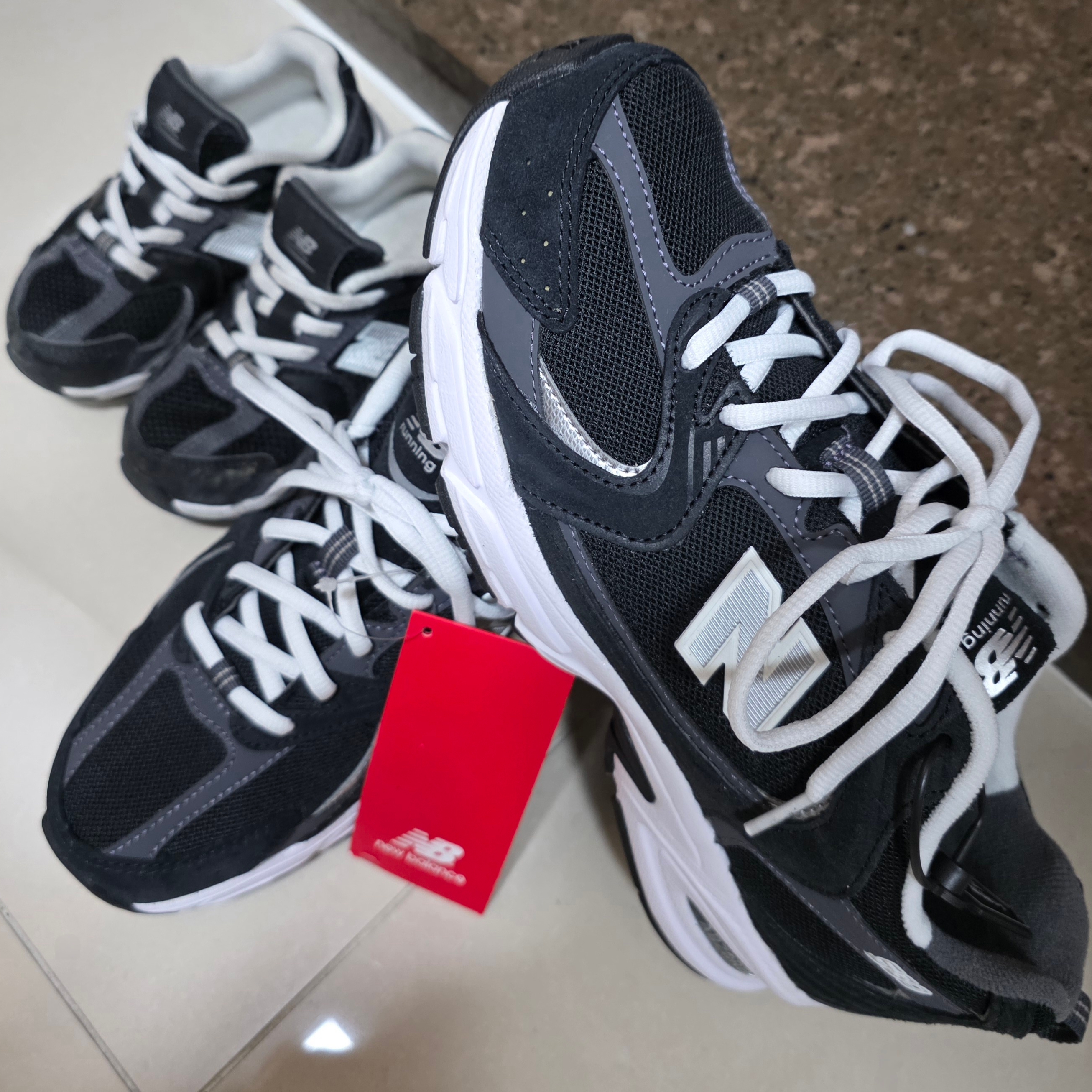 New Balance 530 Classic Black 착용 스타일
