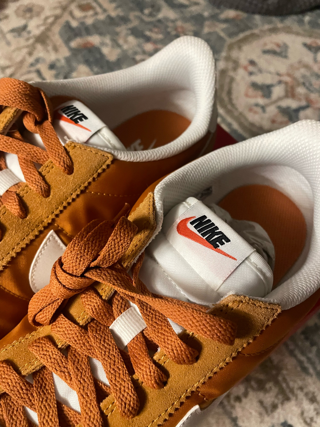 Nike Cortez TXT Monarch Muslin 착용 스타일 - 4
