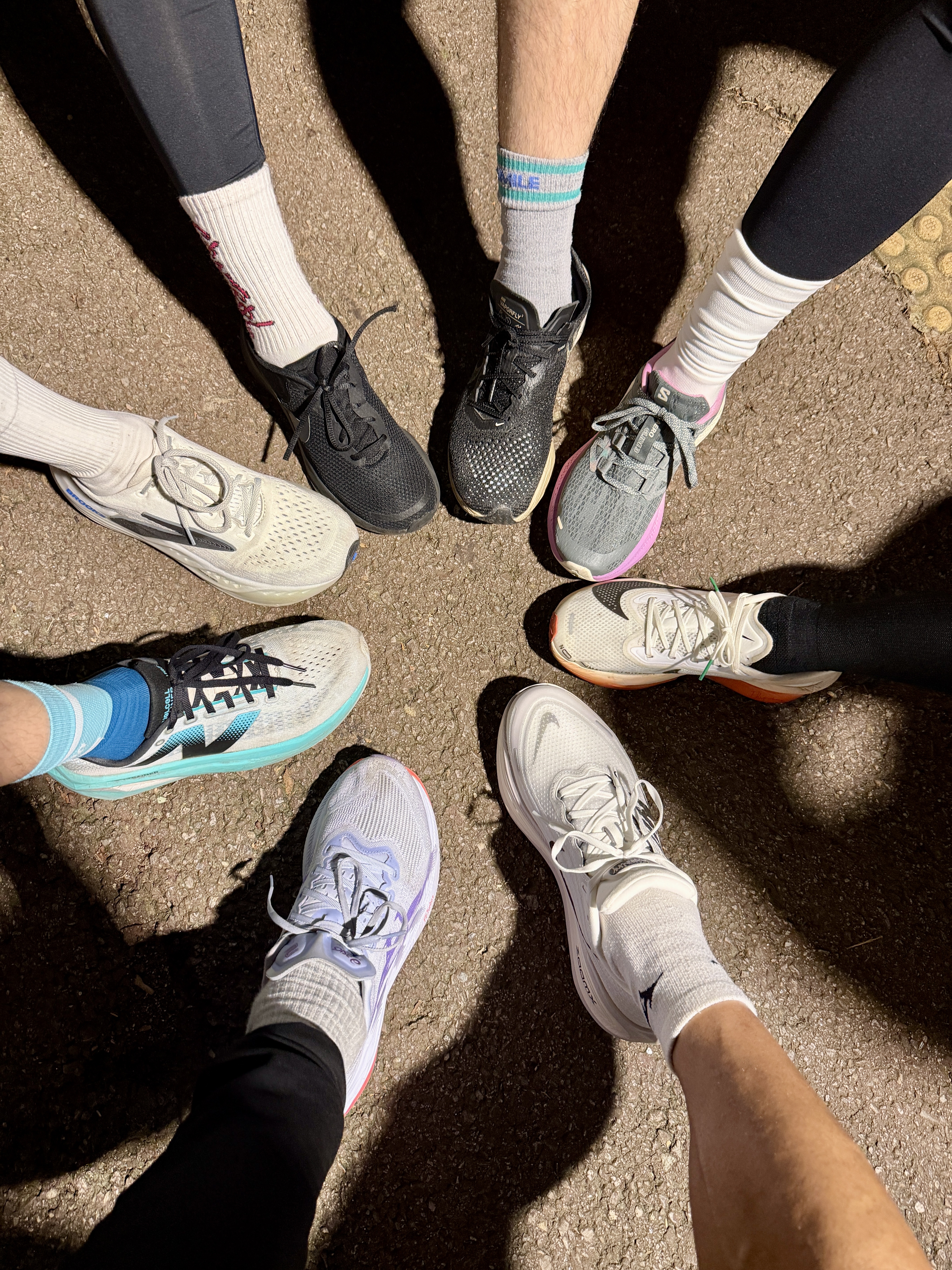 Nike Vomero Plus RUN Summit White Vast Grey, Asics Superblast 2 Blue Fade Edo Purple 착용 스타일