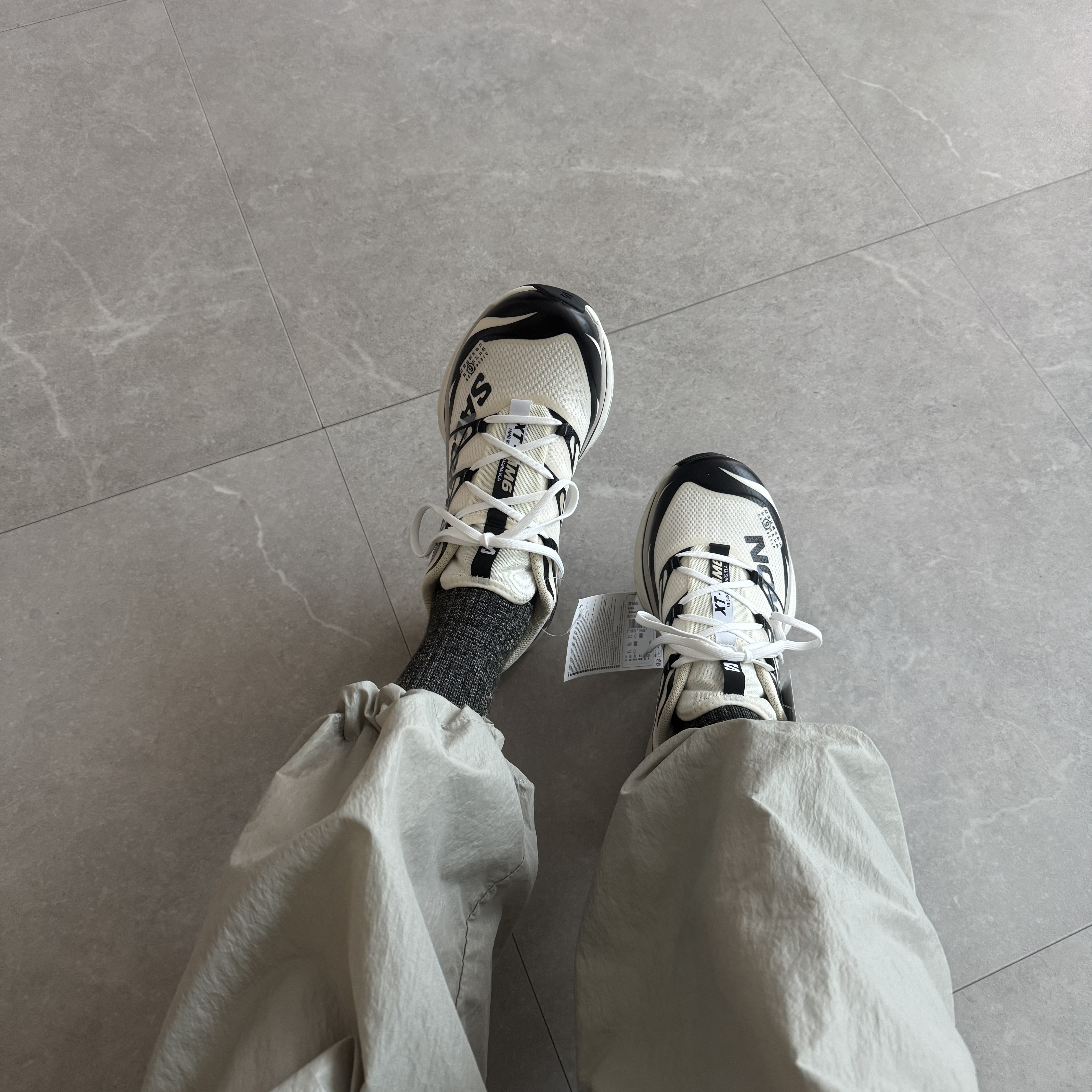 Salomon x MM6 Masion Margiela XT-MM6 Vanilla Ice Black 착용 스타일 - 3