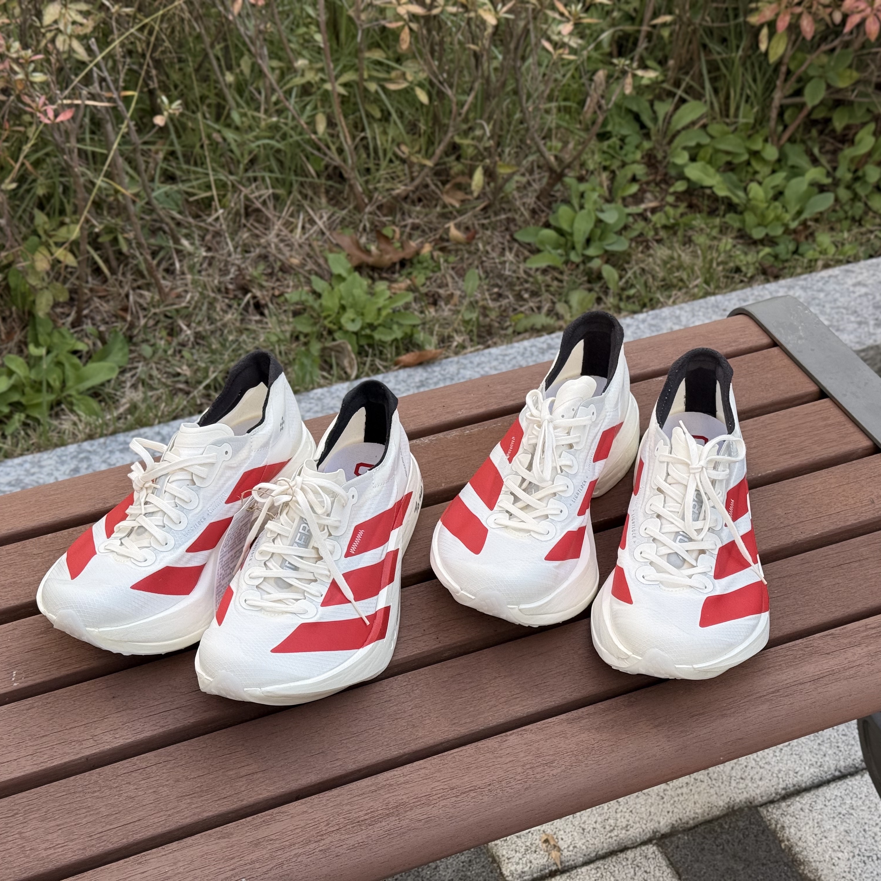 Adidas Adizero Adios Pro 4 Off White Better Scarlet 착용 스타일