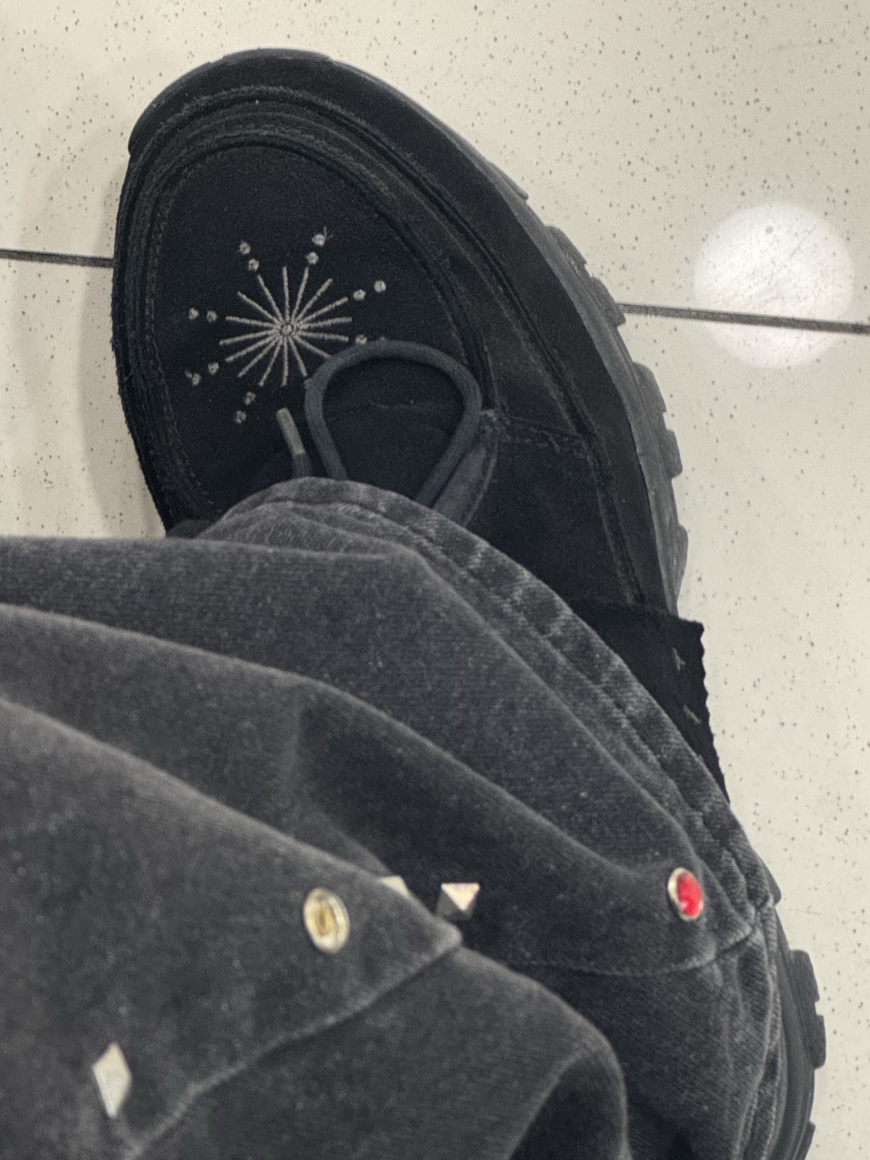 [KREAM 단독] Millo Archive X Negative Three Crescendo Desert Boots Black 착용 스타일
