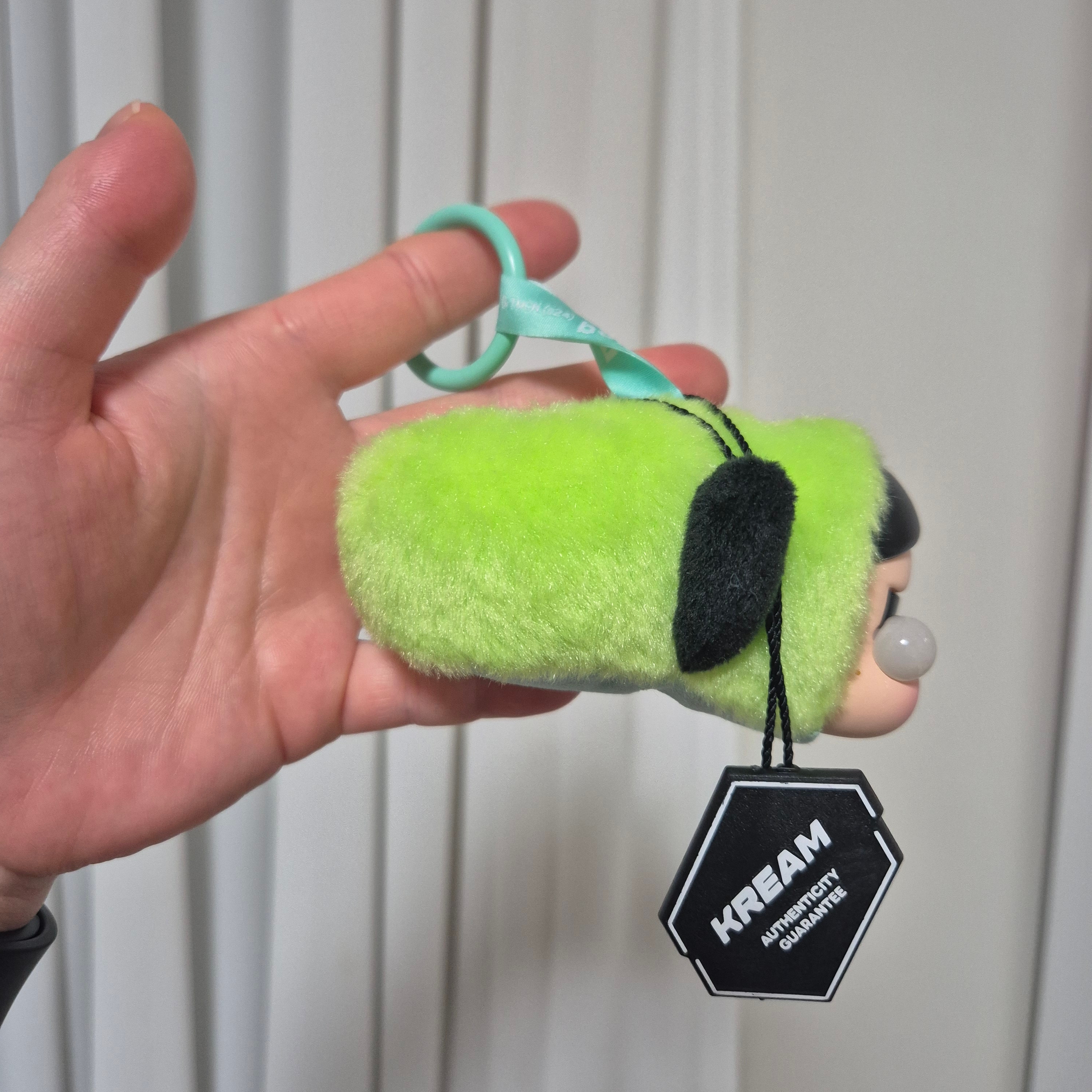 Pop Mart Crybaby x Powerpuff Girls Series Keyring Bunny Blossom (Opened Case) 착용 스타일