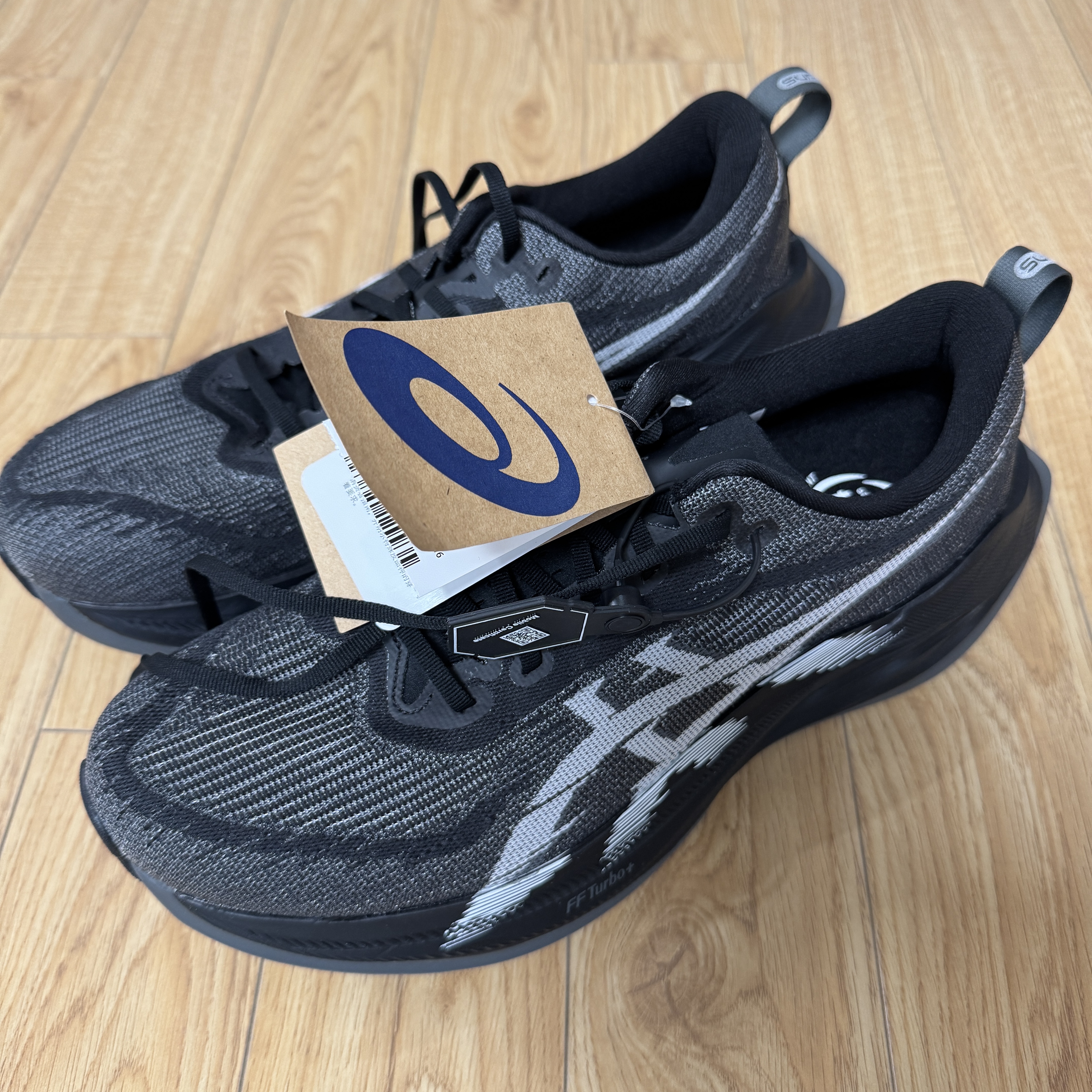 Asics Superblast 2 Black White 착용 스타일