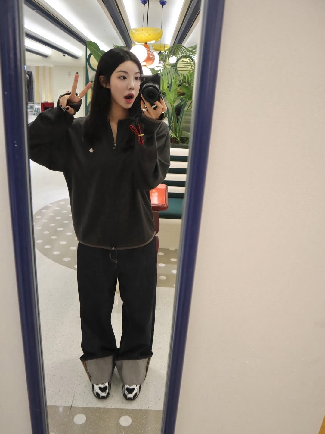 SLOW RECORD HOUSE Round Zip-Up Cardigan Khaki 착용 스타일 - 7