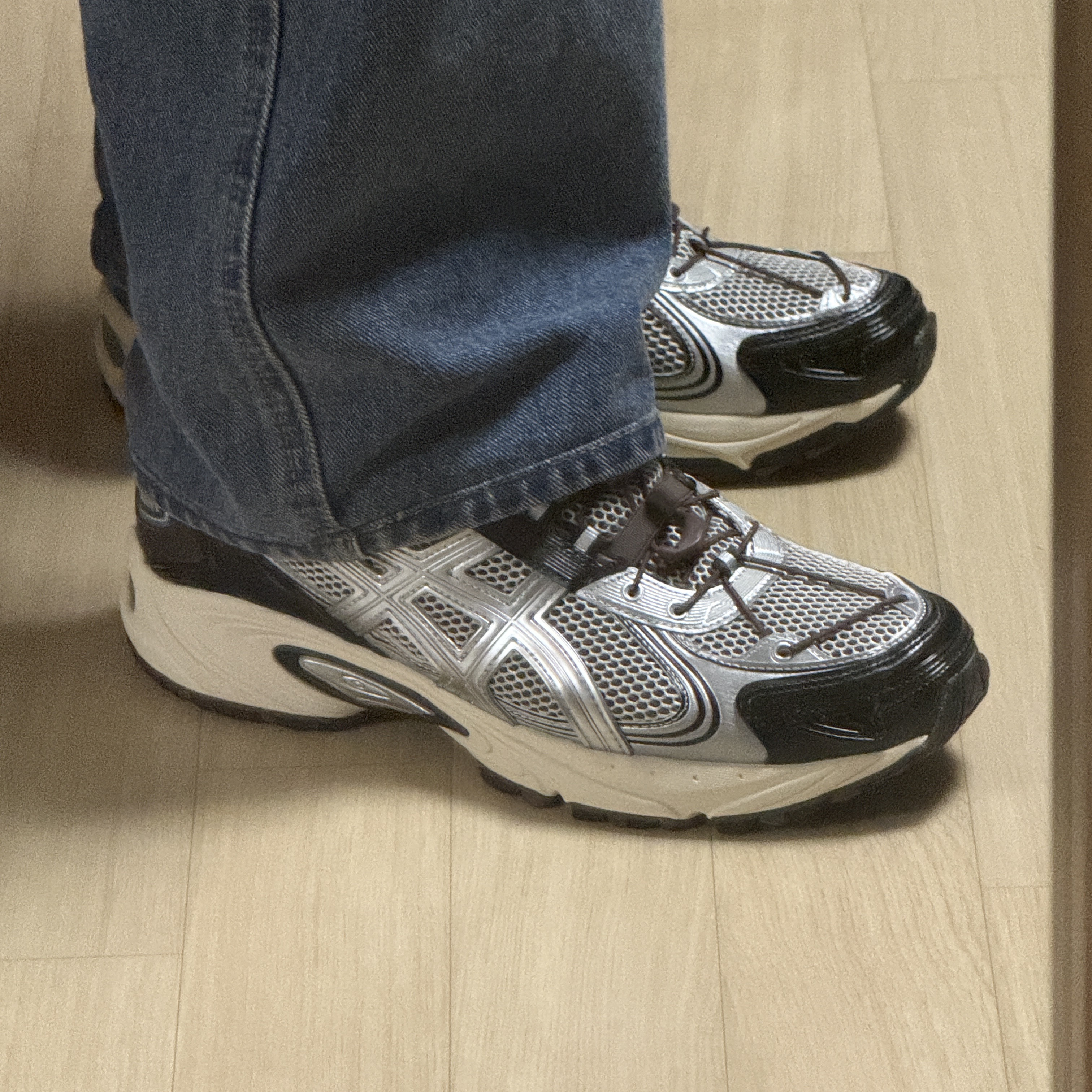 Asics Gel-Kahana TR V4 Silver Black 착용 스타일 - 2