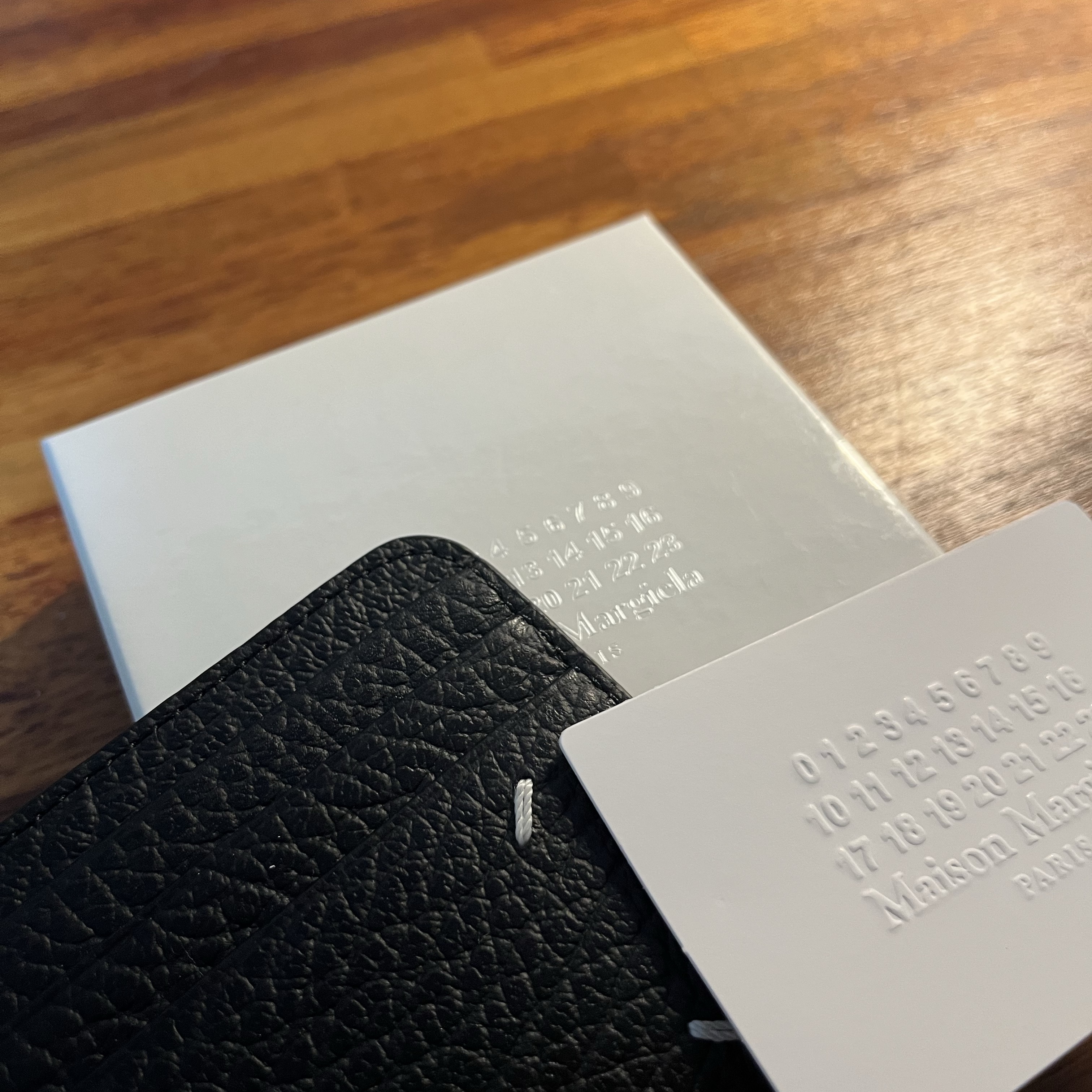Maison Margiela Stitch Card Holder Black 착용 스타일