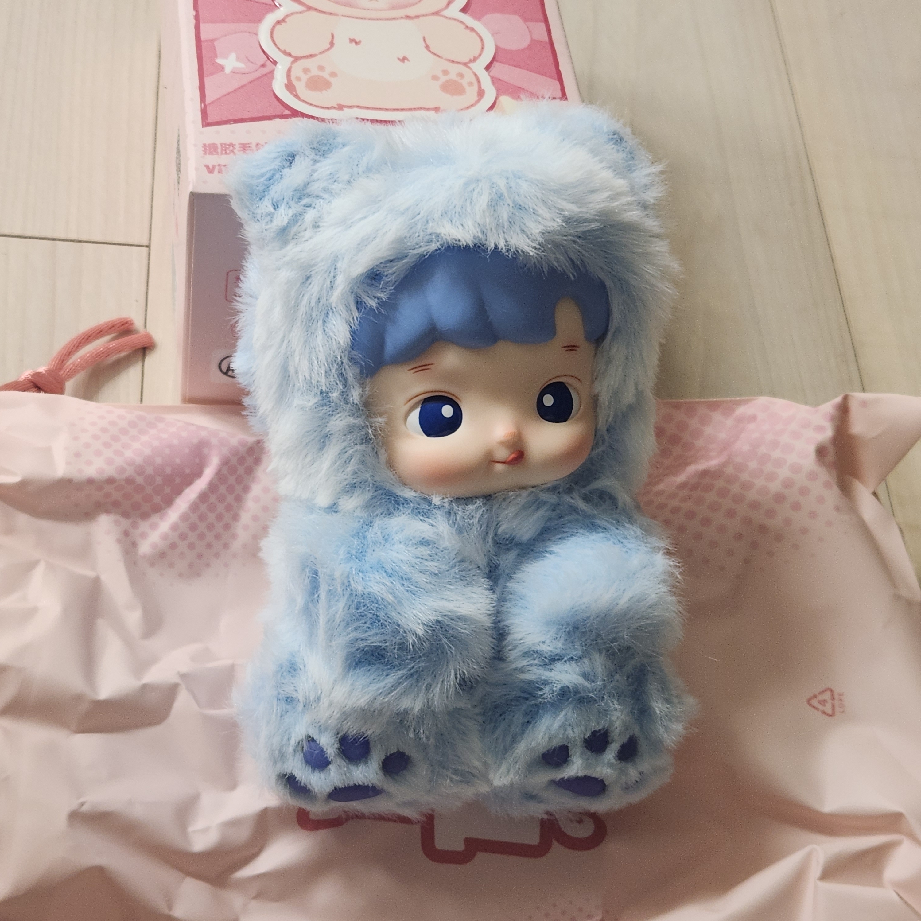 Pop Mart Hacipupu Gummy Bear Series Vinyl Plush Pendant Blueberry Flavor (Opened Case) 착용 스타일