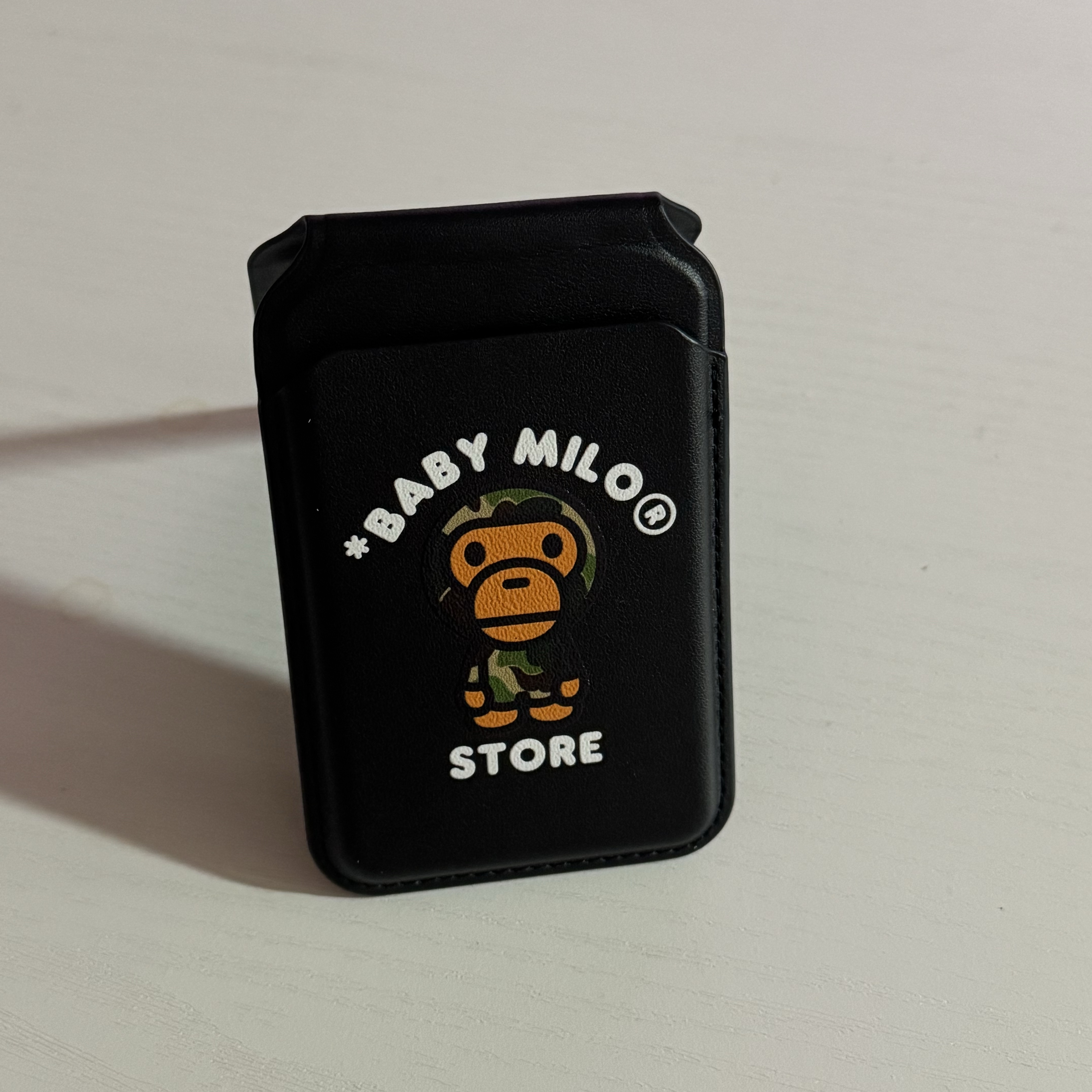 BAPE Baby Milo MagSafe Card Holder Black 착용 스타일