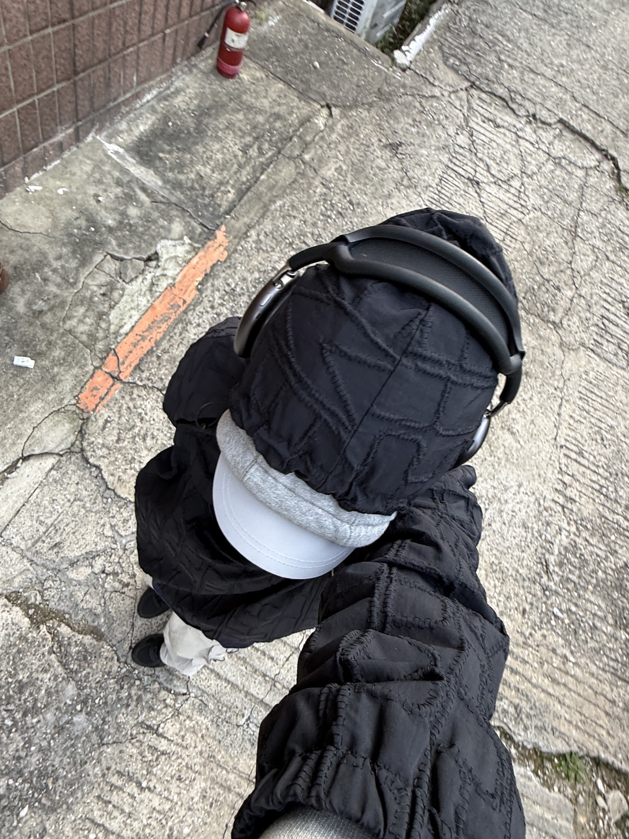 Supreme Repeat Stitch Anorak Black - 23SS, Asics Jog 100 T Black - 4E Extra Wide 착용 스타일 - 2