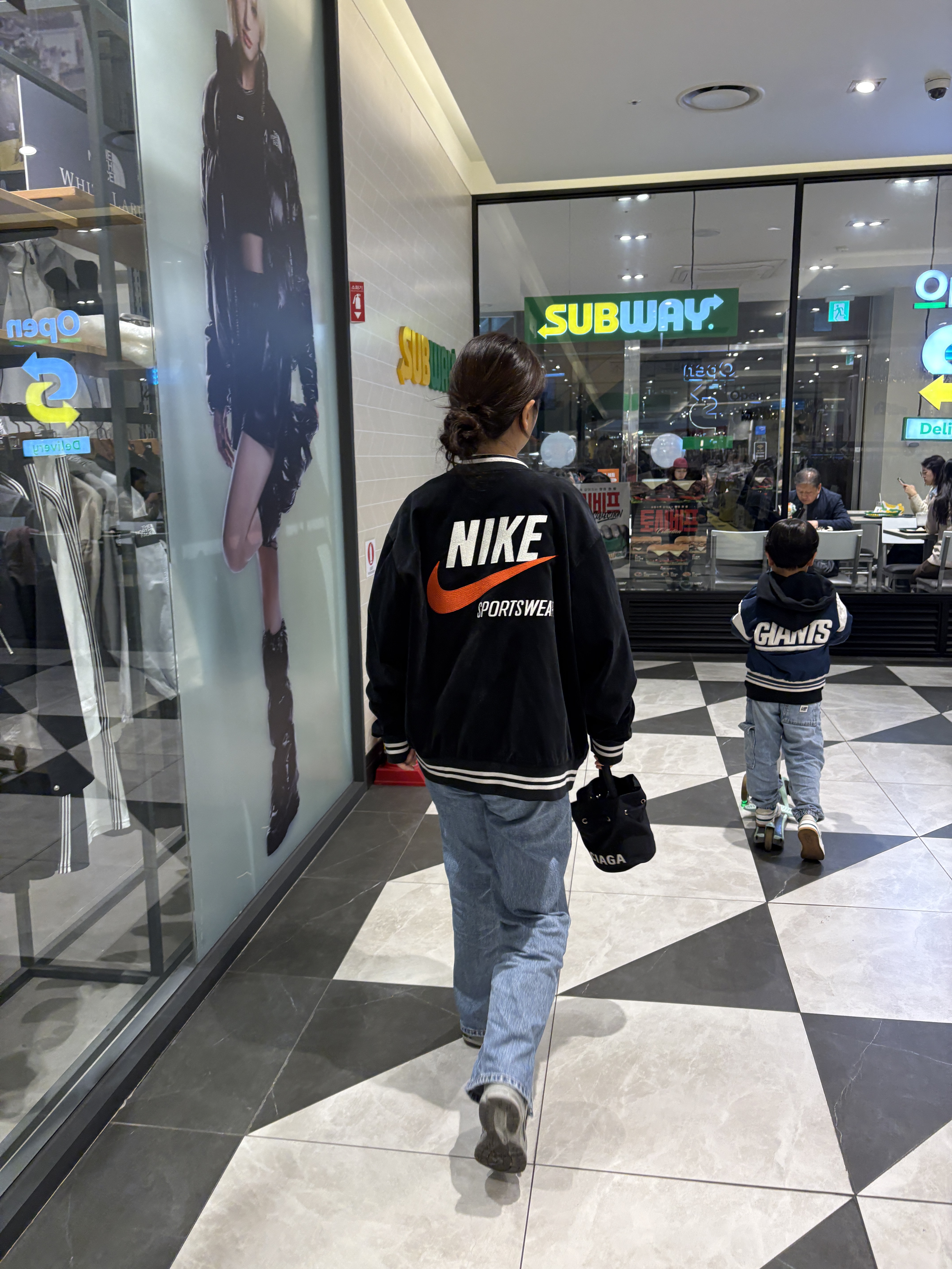 Nike NSW Trend Bomber Jacket Black - US/EU, New Balance 1906R Harbor Grey Silver Metalic 착용 스타일 - 1