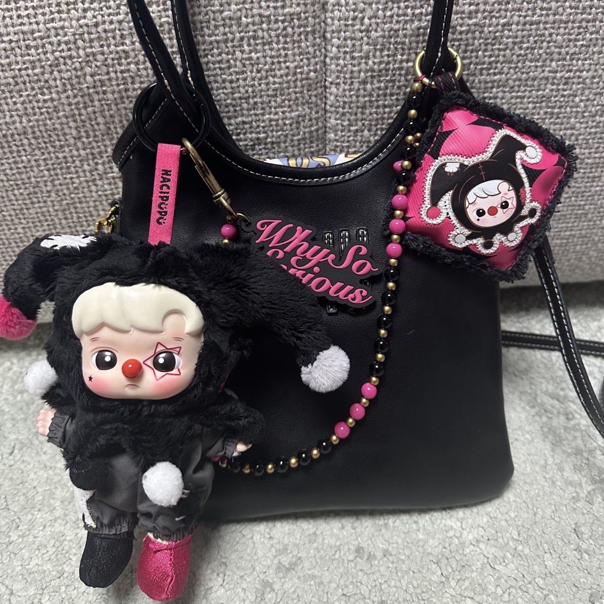 Pop Mart Why So Serious Series Vinyl Plush Pendant Shadow Joker (Opened Case), Pop Mart Why So Serious Series Pendant Chain Shadow Joker (Opened Case) 착용 스타일
