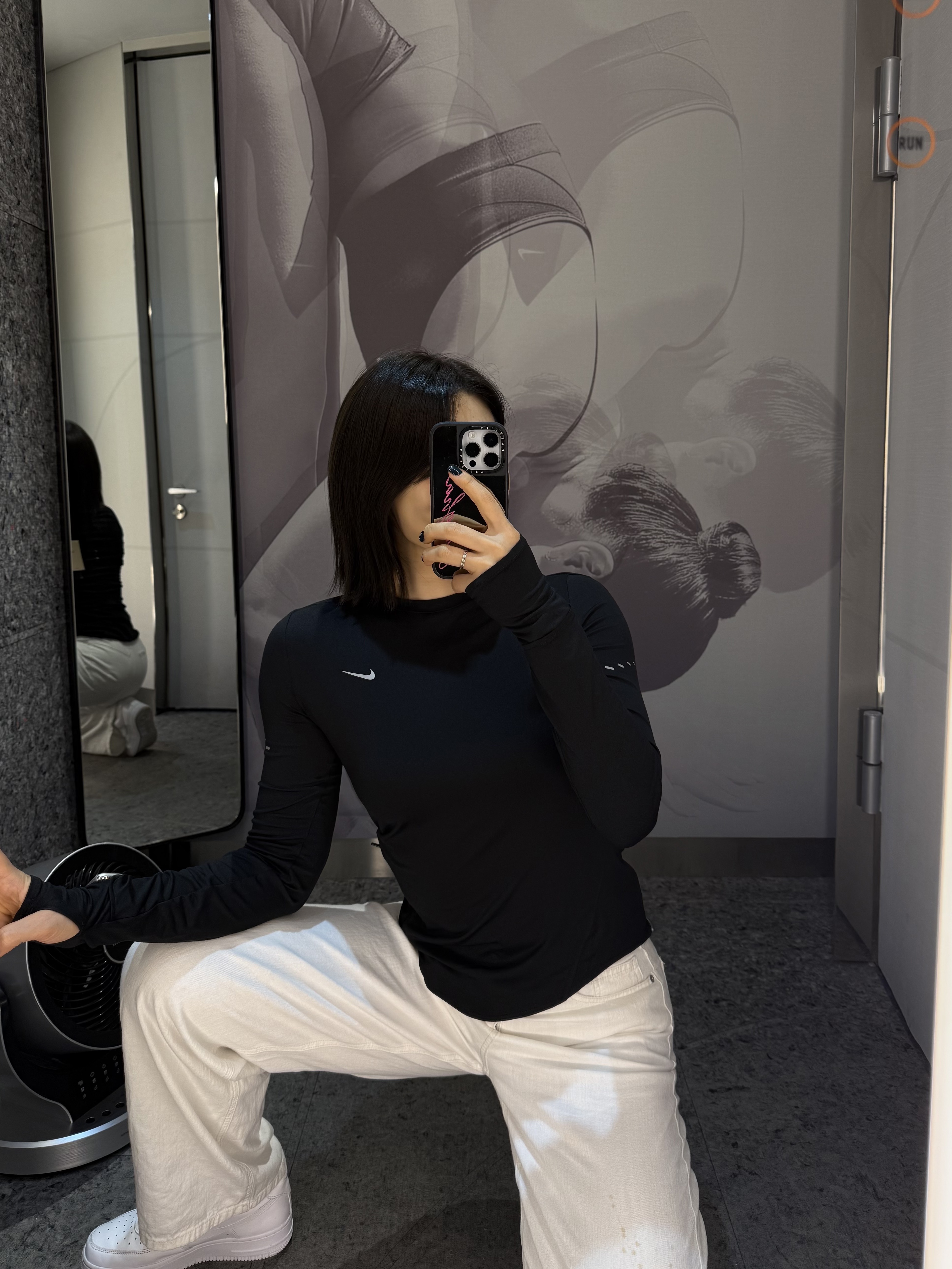 (W) Nike Swift Dri-Fit Long Sleeve Crewneck Running Top Black - Asia 착용 스타일 - 1
