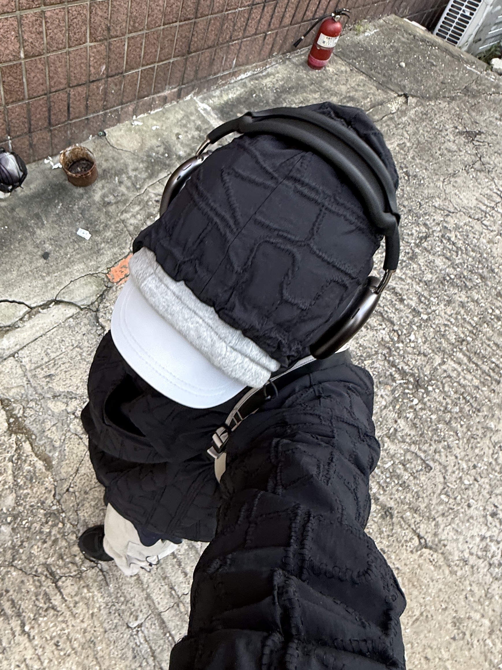 Supreme Repeat Stitch Anorak Black - 23SS, Asics Jog 100 T Black - 4E Extra Wide 착용 스타일 - 6