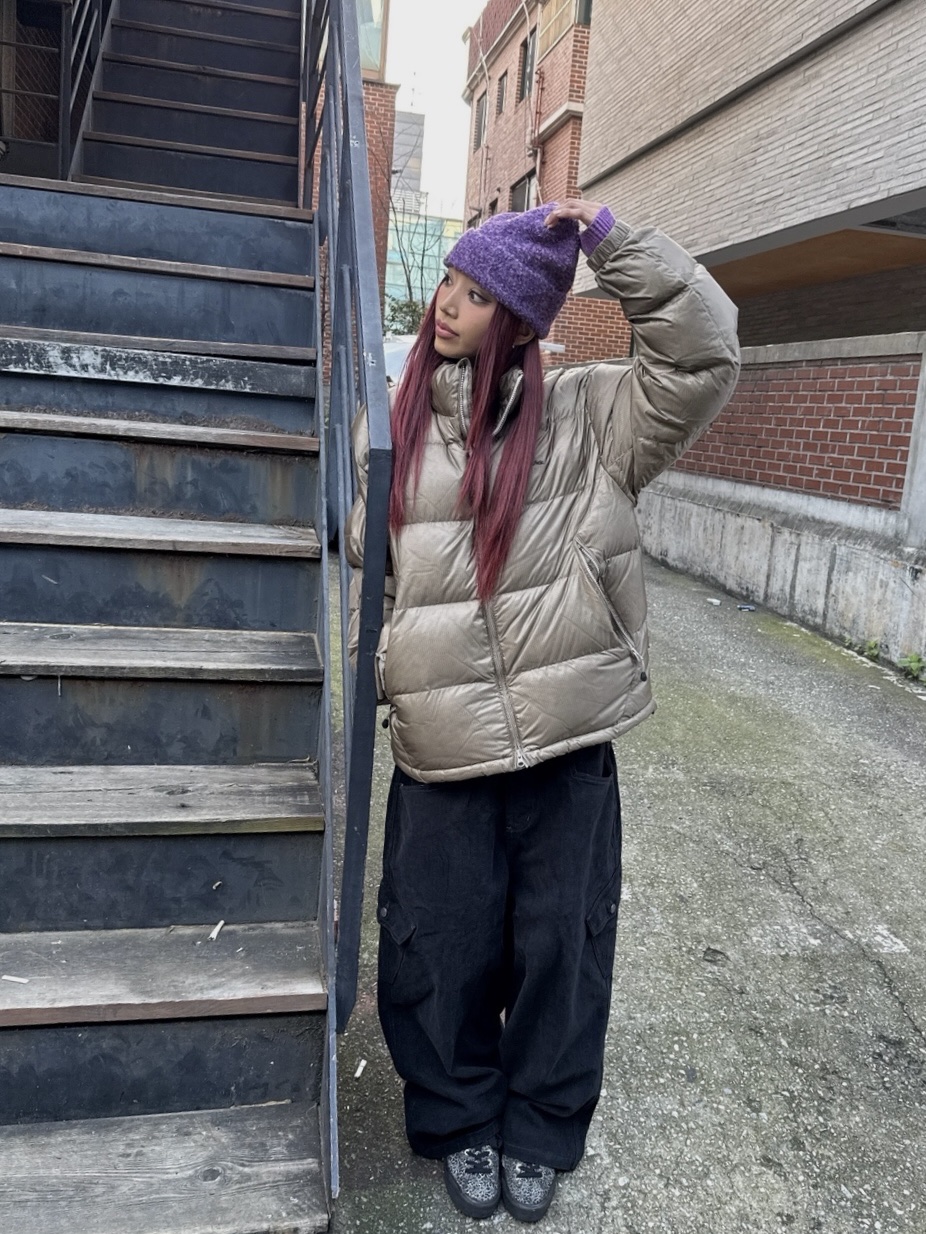 YESEYESEE Y.E.S. Boucle Beanie Purple, YESEYESEE 5B Fond Down Jacket Greige 착용 스타일 - 7