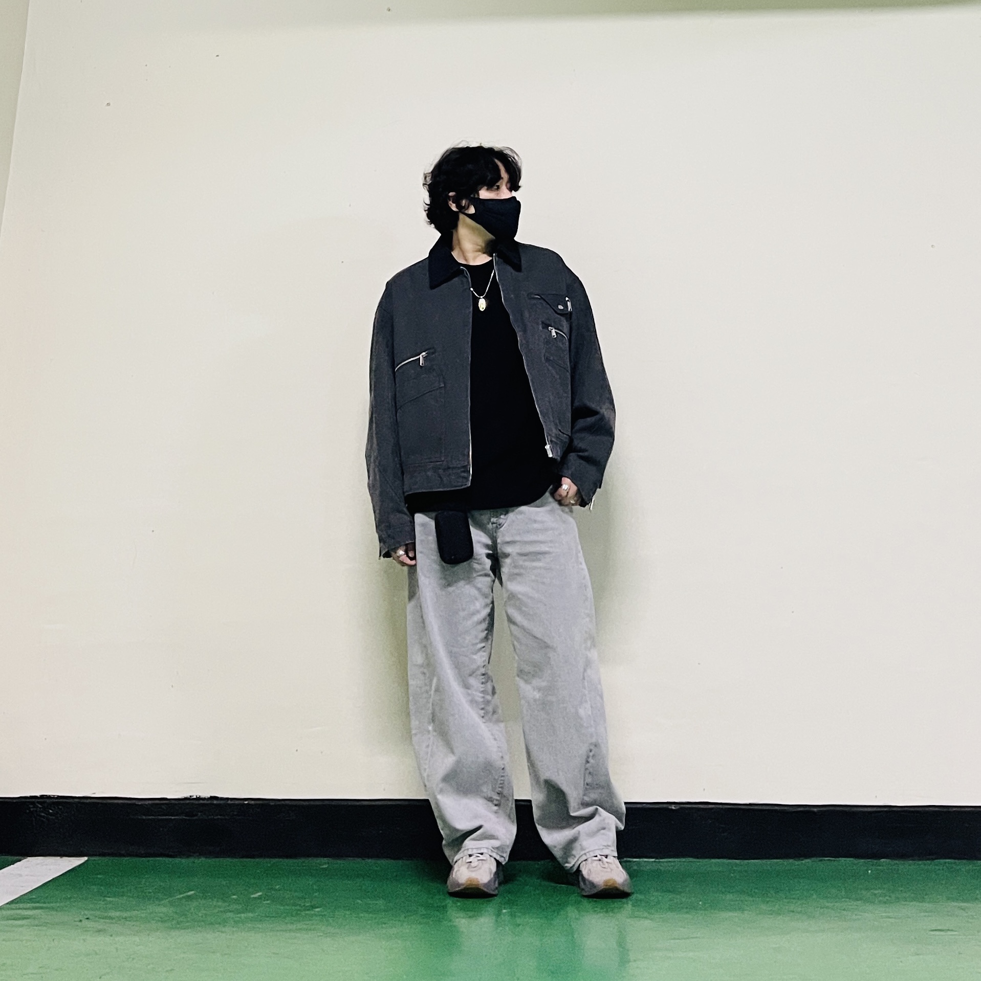 Adidas Yeezy Boost 700 V2 Tephra 2023, Diesel Dx1421 Two-Tone Stainless Steel Pendant Necklace Silver 착용 스타일 - 3