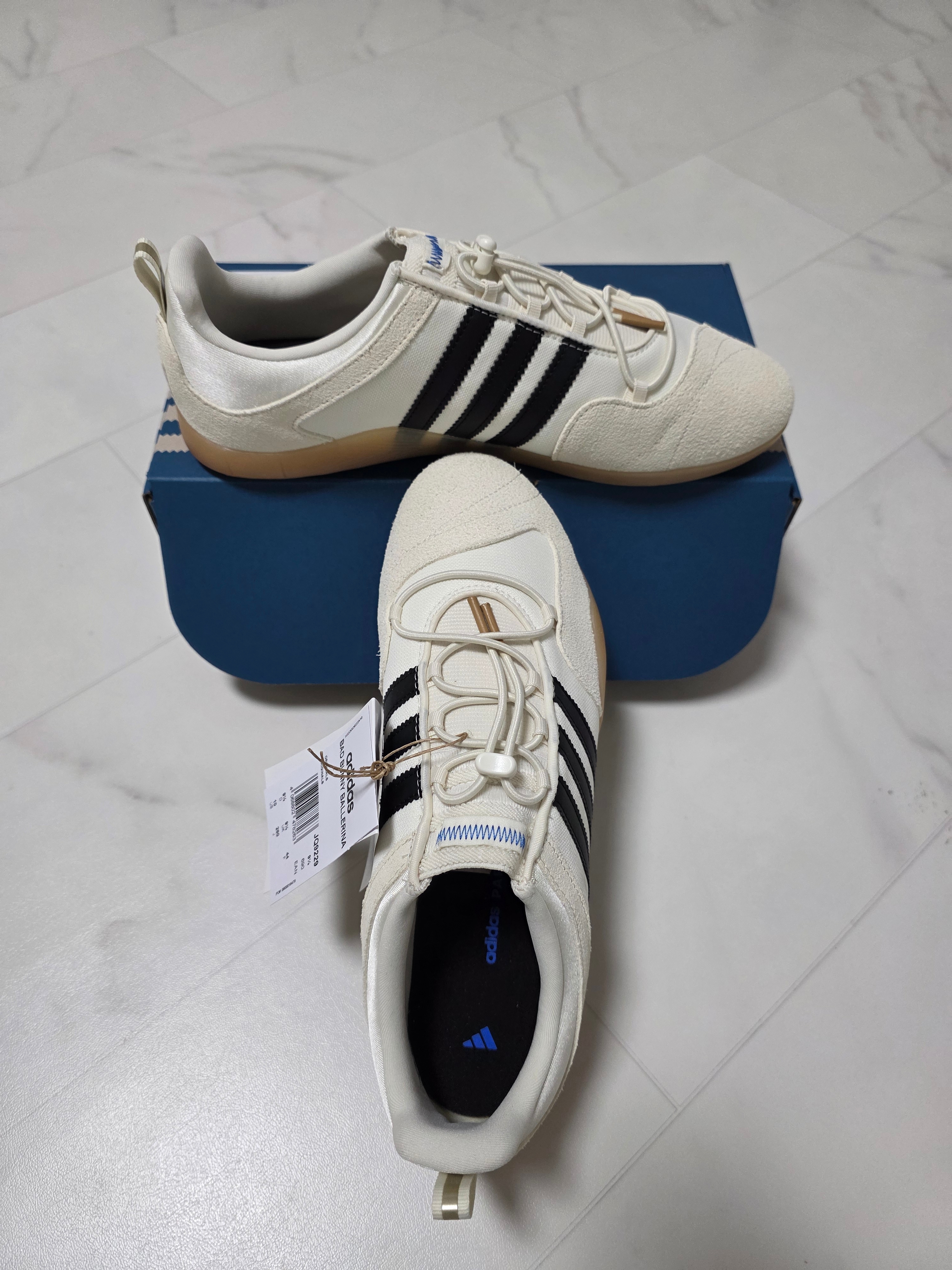 Adidas x Bad Bunny Ballerina Off White Core Black 착용 스타일 - 4