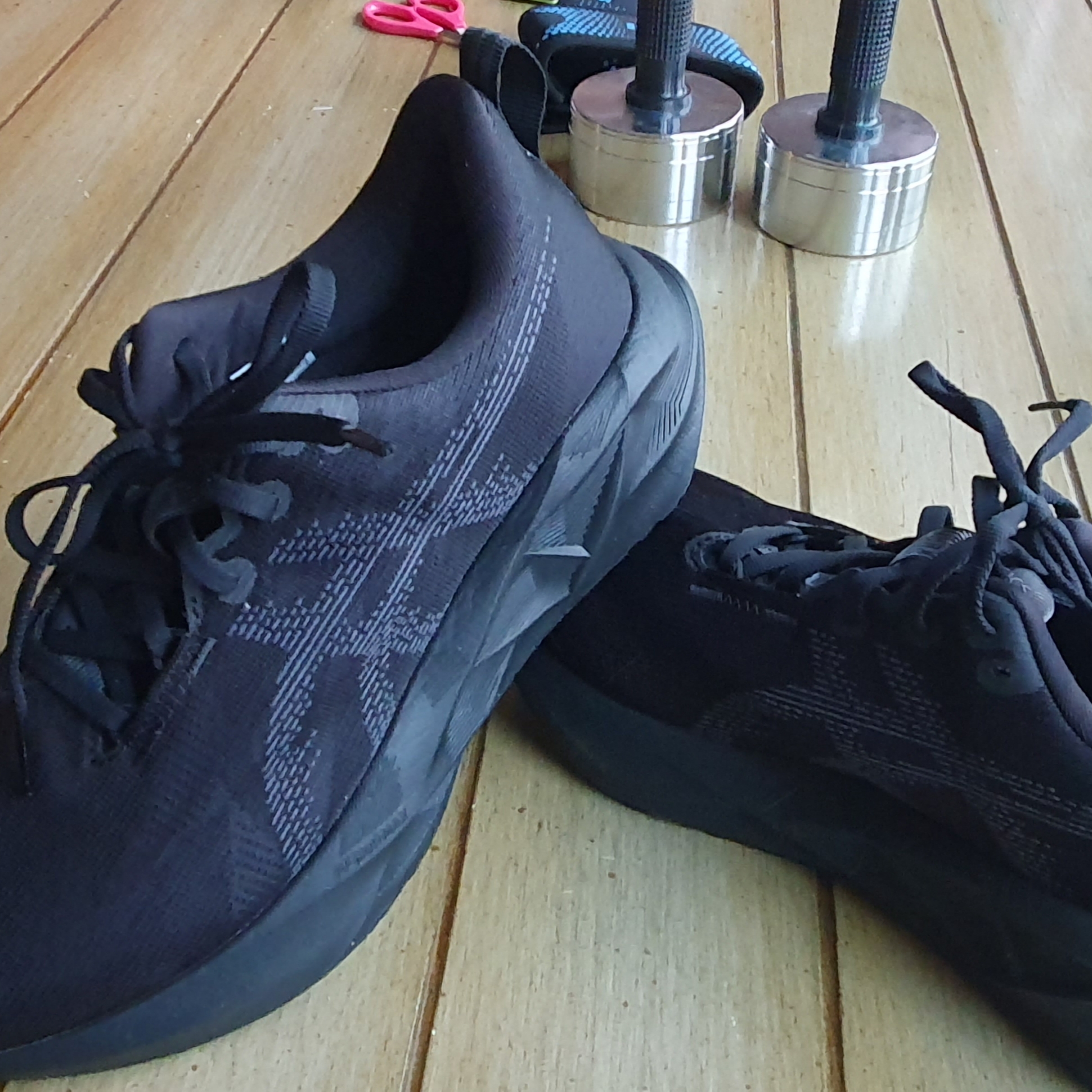 Asics Novablast 5 Black Carrier Grey 착용 스타일