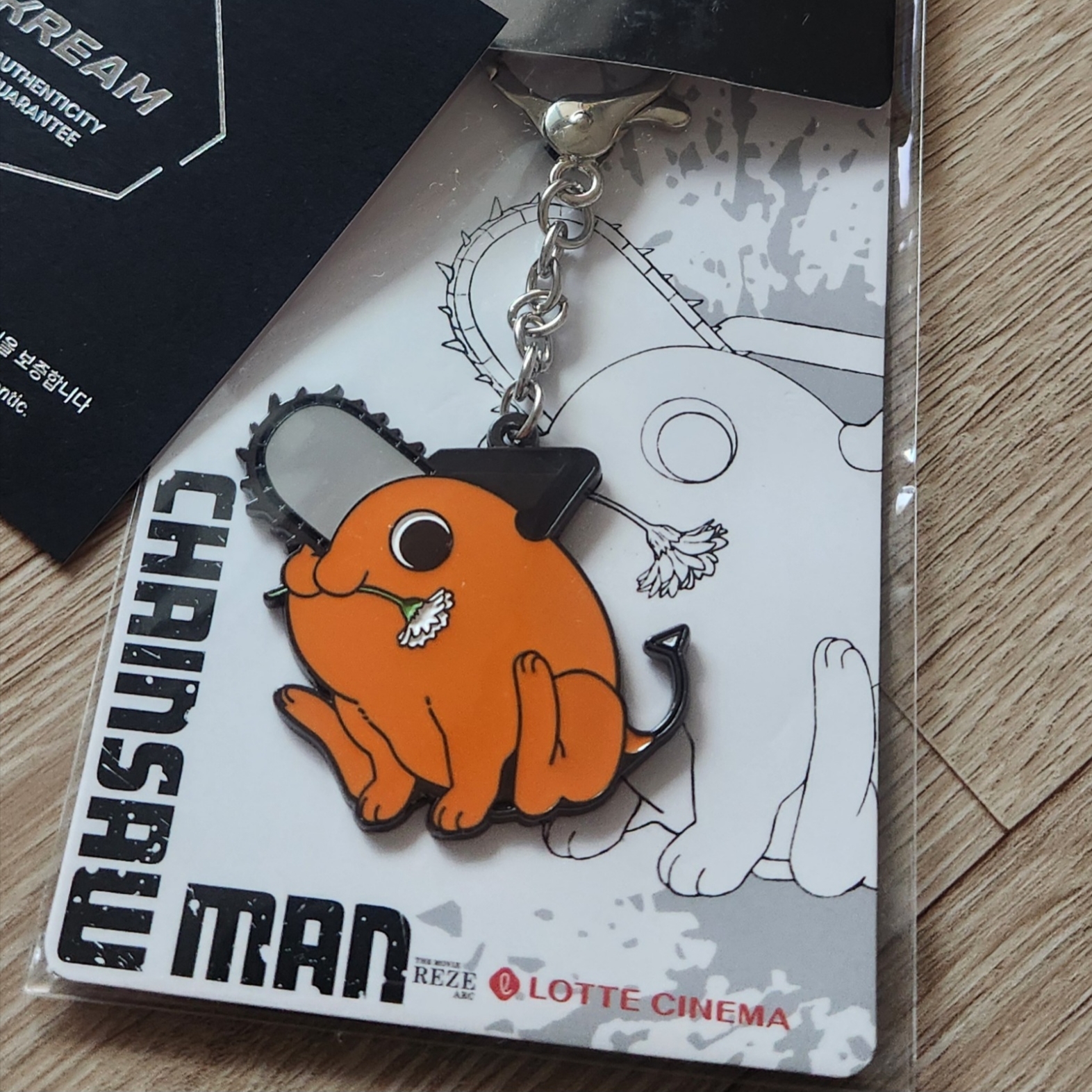 Chainsaw Man The Movie: Reze Arc Keyring Pochita 착용 스타일