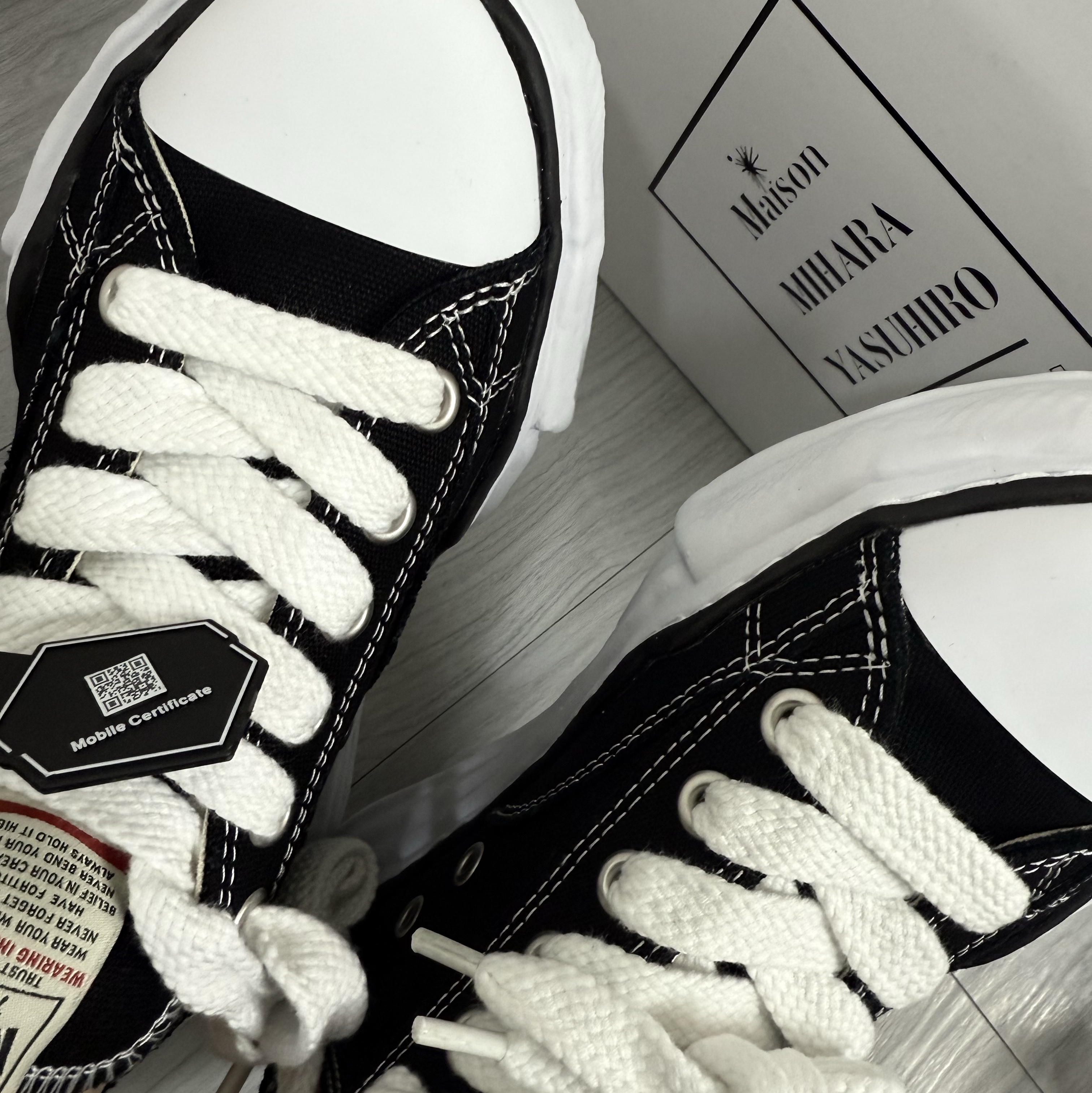 Maison Mihara Yasuhiro Peterson OG Sole Canvas Low Sneakers Black 착용 스타일