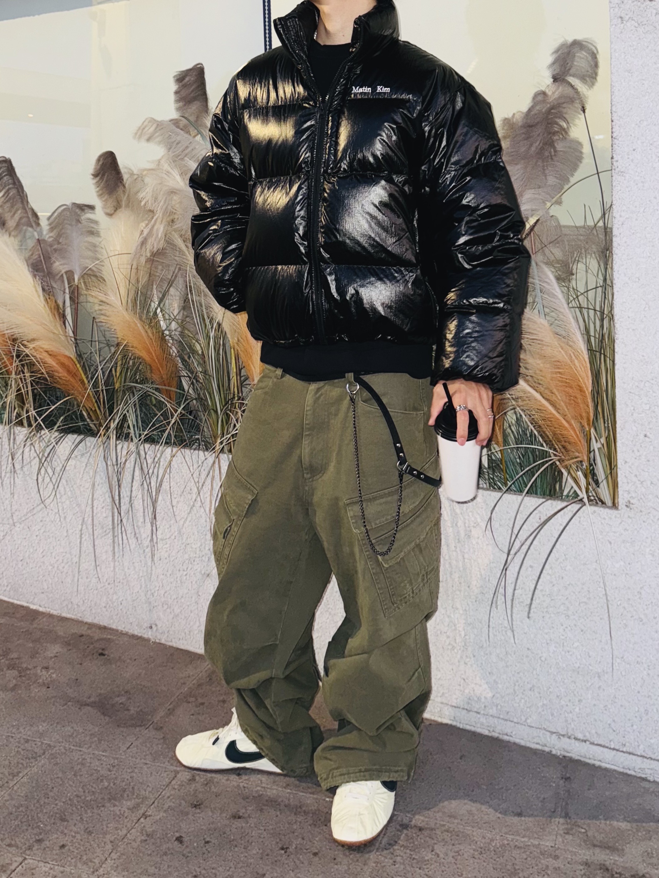 Nike x Jacquemus Moon Shoe SP Alabaster Off Noir, Nonnod Double Pocket Cargo Pants Vintage Khaki 착용 스타일 - 2