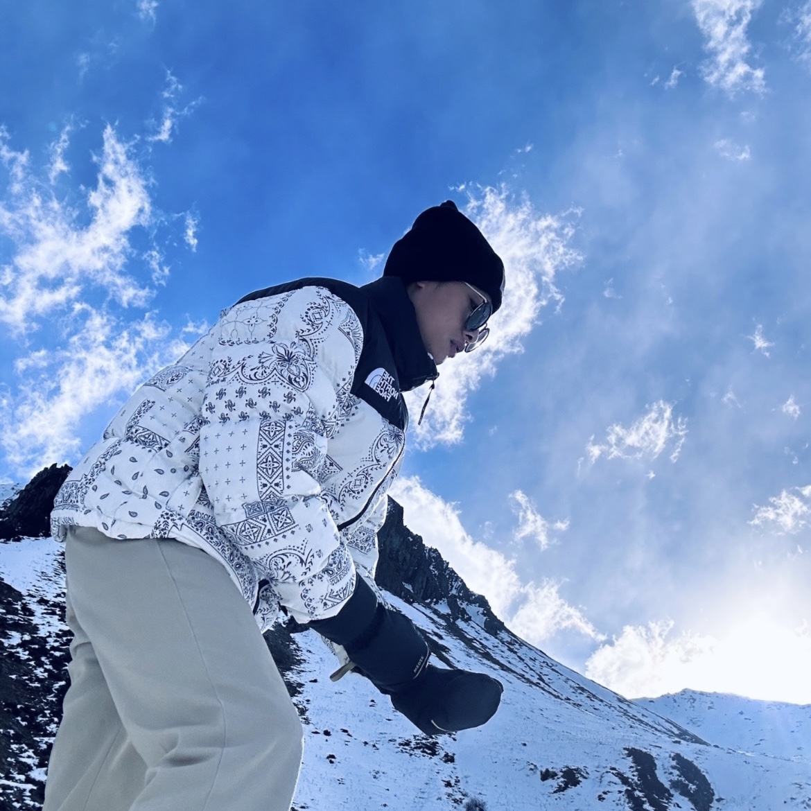 The North Face 1996 Novelty Nuptse Jacket Off White 착용 스타일