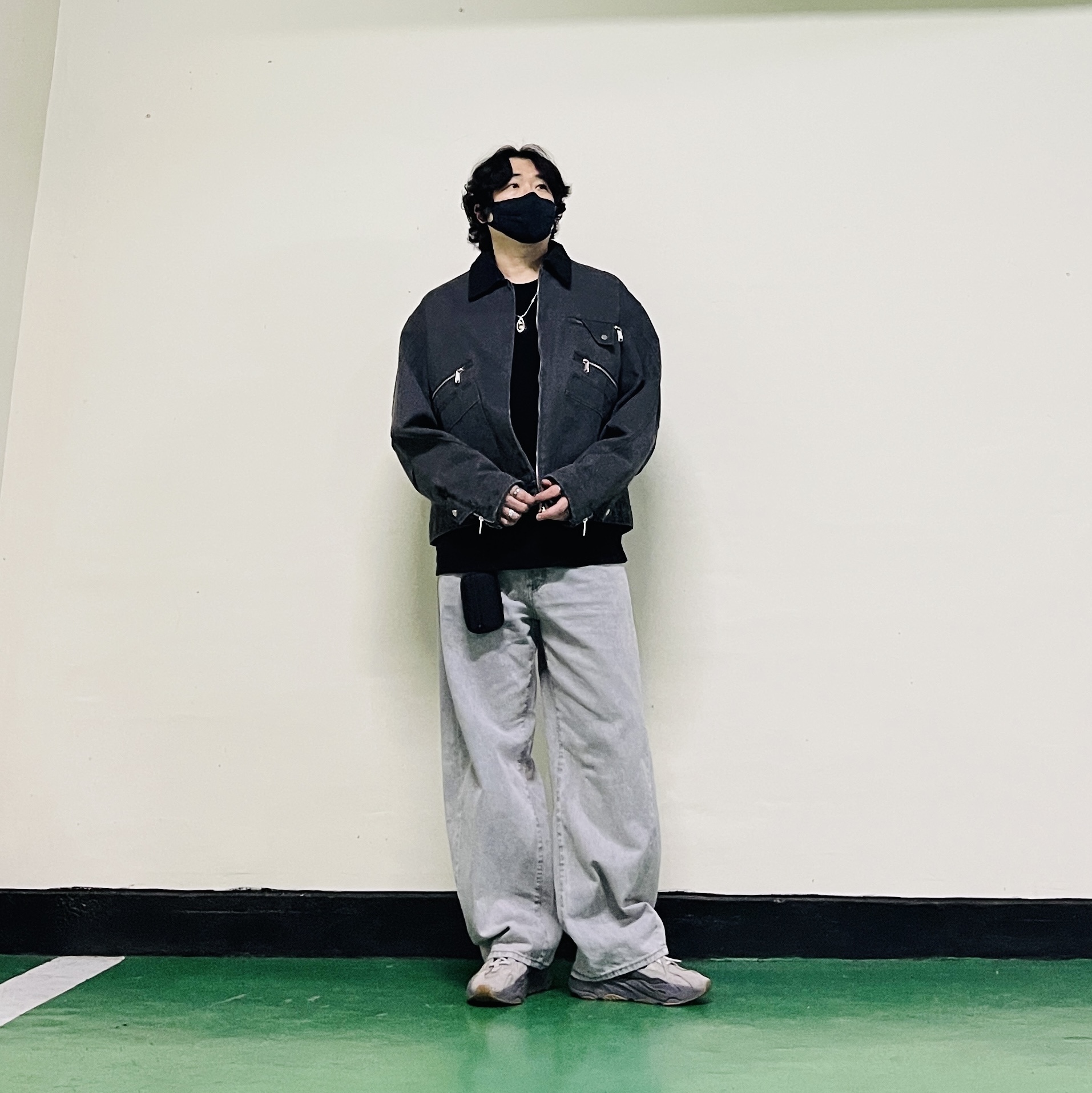 Adidas Yeezy Boost 700 V2 Tephra 2023, Diesel Dx1421 Two-Tone Stainless Steel Pendant Necklace Silver 착용 스타일 - 1