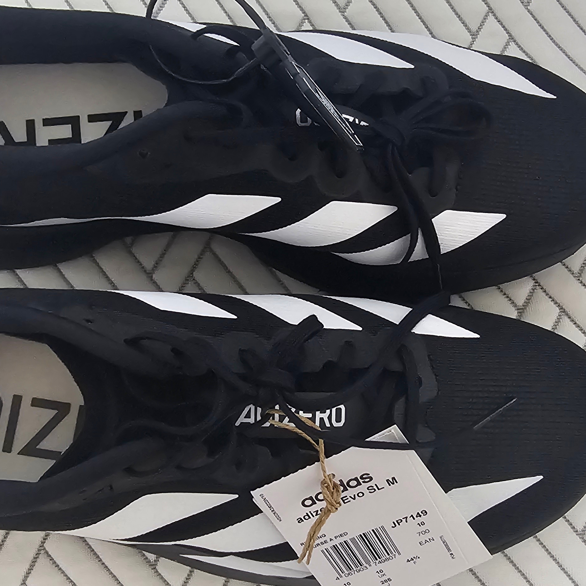 Adidas Adizero EVO SL Core Black Cloud White 착용 스타일