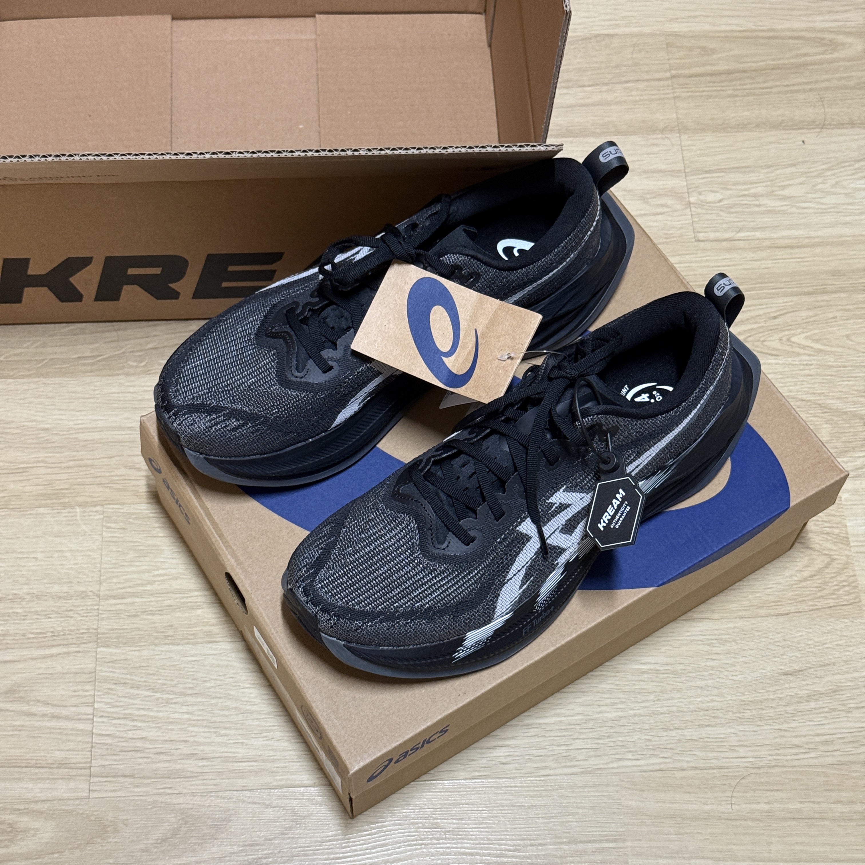Asics Superblast 2 Black White 착용 스타일 - 1