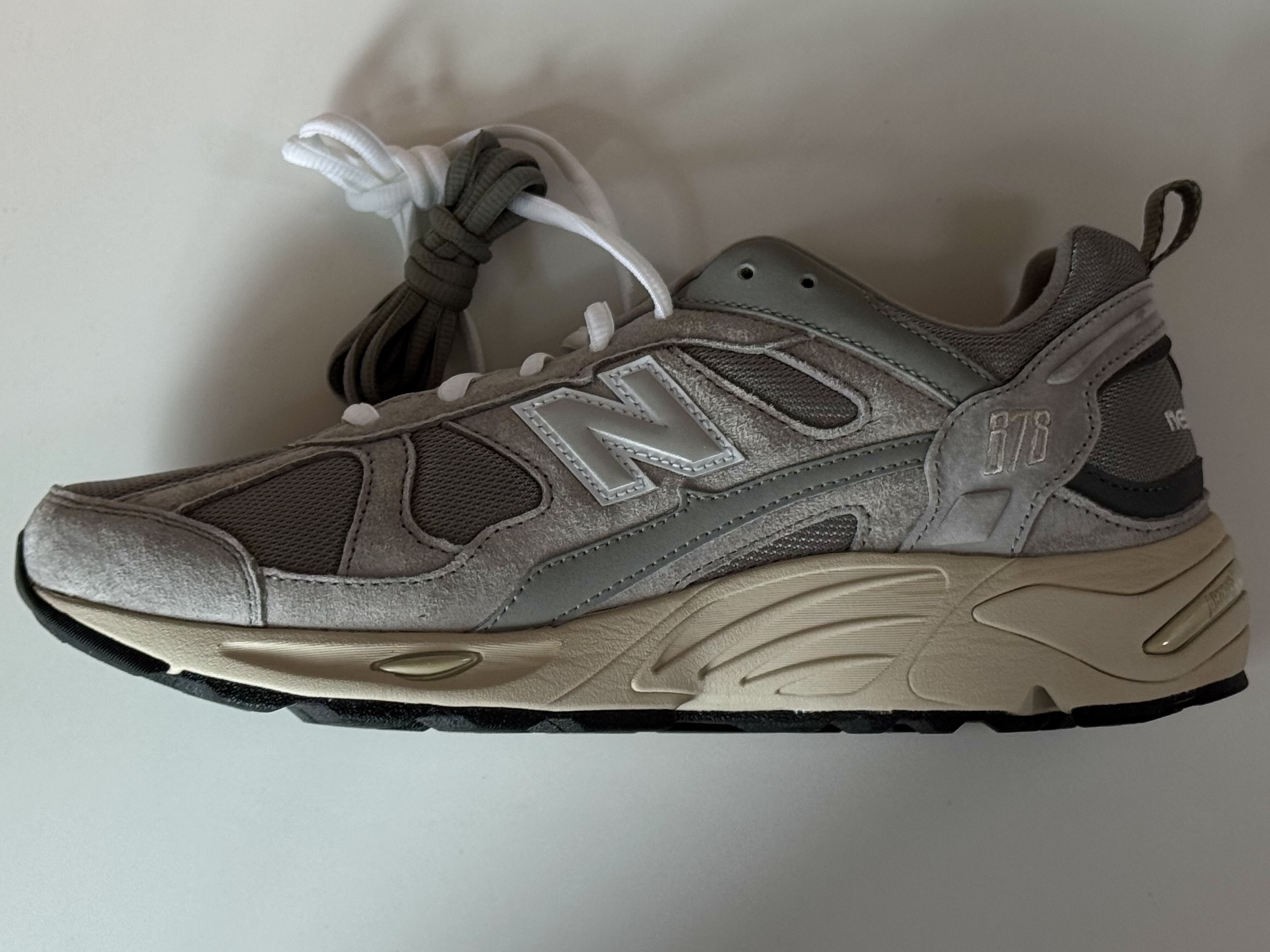 New Balance 878 Gray, New Balance 878 Triple Black 착용 스타일 - 5