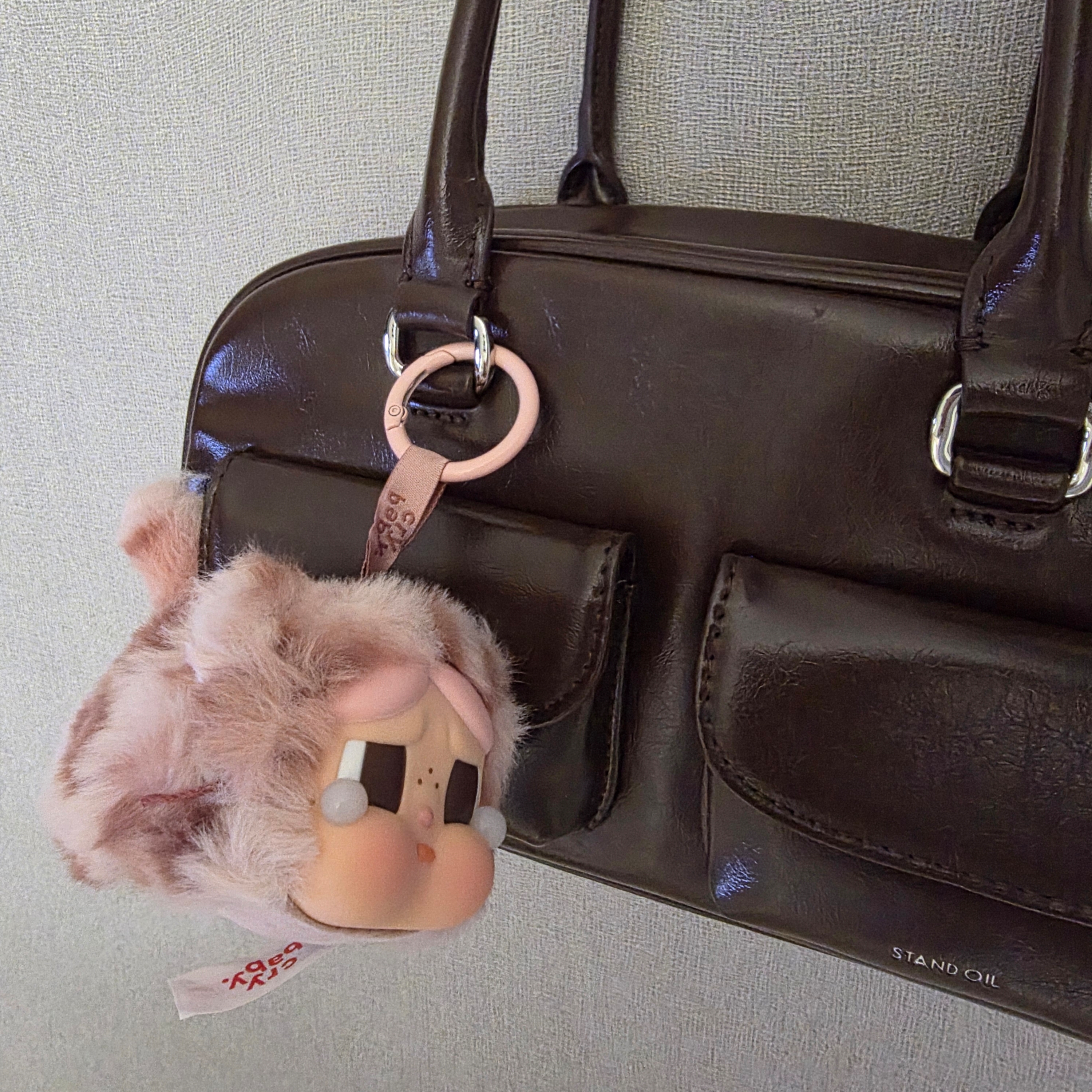 Pop Mart Crybaby Wild But Cutie Series Vinyl Plush Pendant Pink Cutie (Opened Case) 착용 스타일 - 2