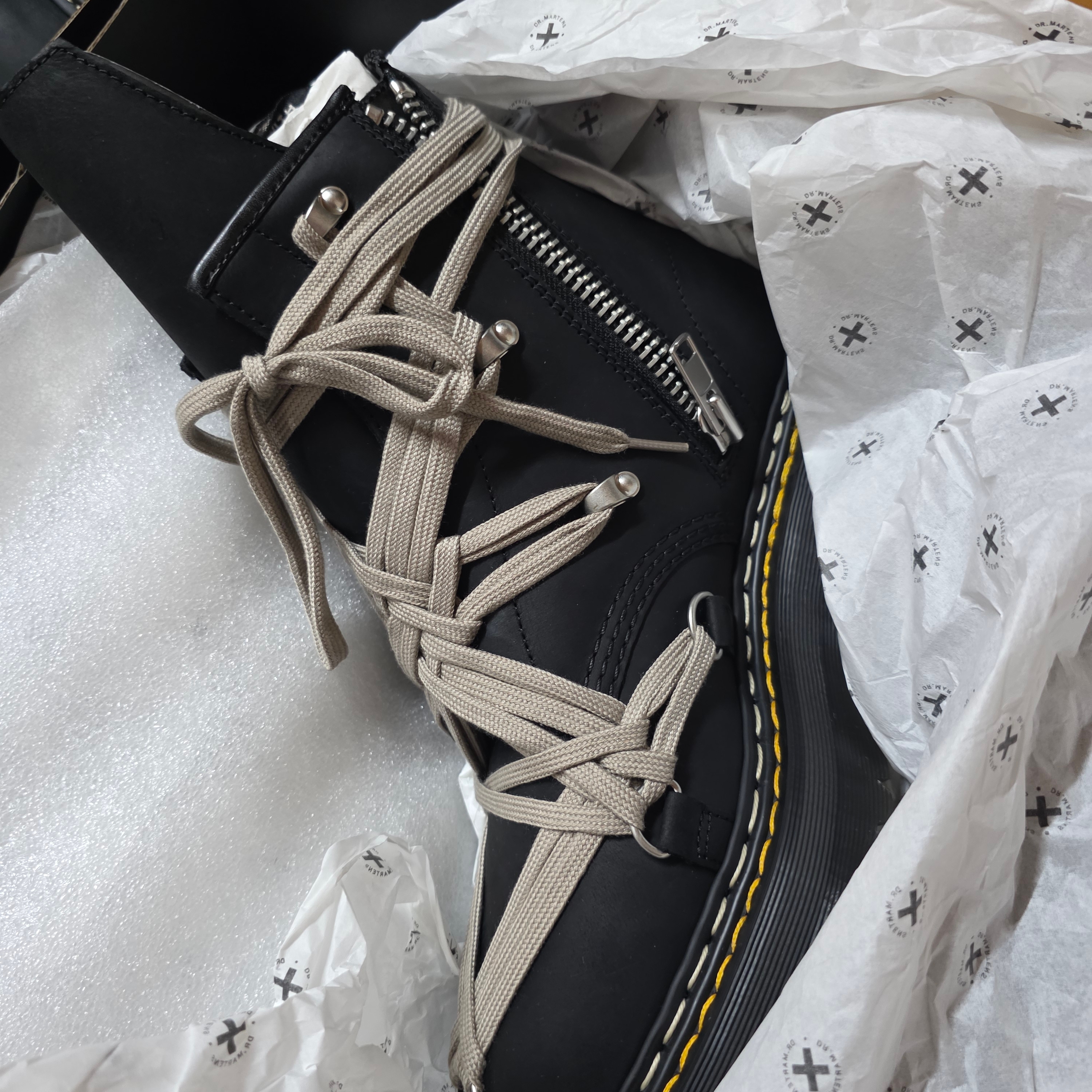 Dr. Martens x Rick Owens 1460 Quad Sole Mega Lace Boots Black, Dr. Martens x Rick Owens 1B60 Quad Sole Pentalace Boots Black 착용 스타일 - 3