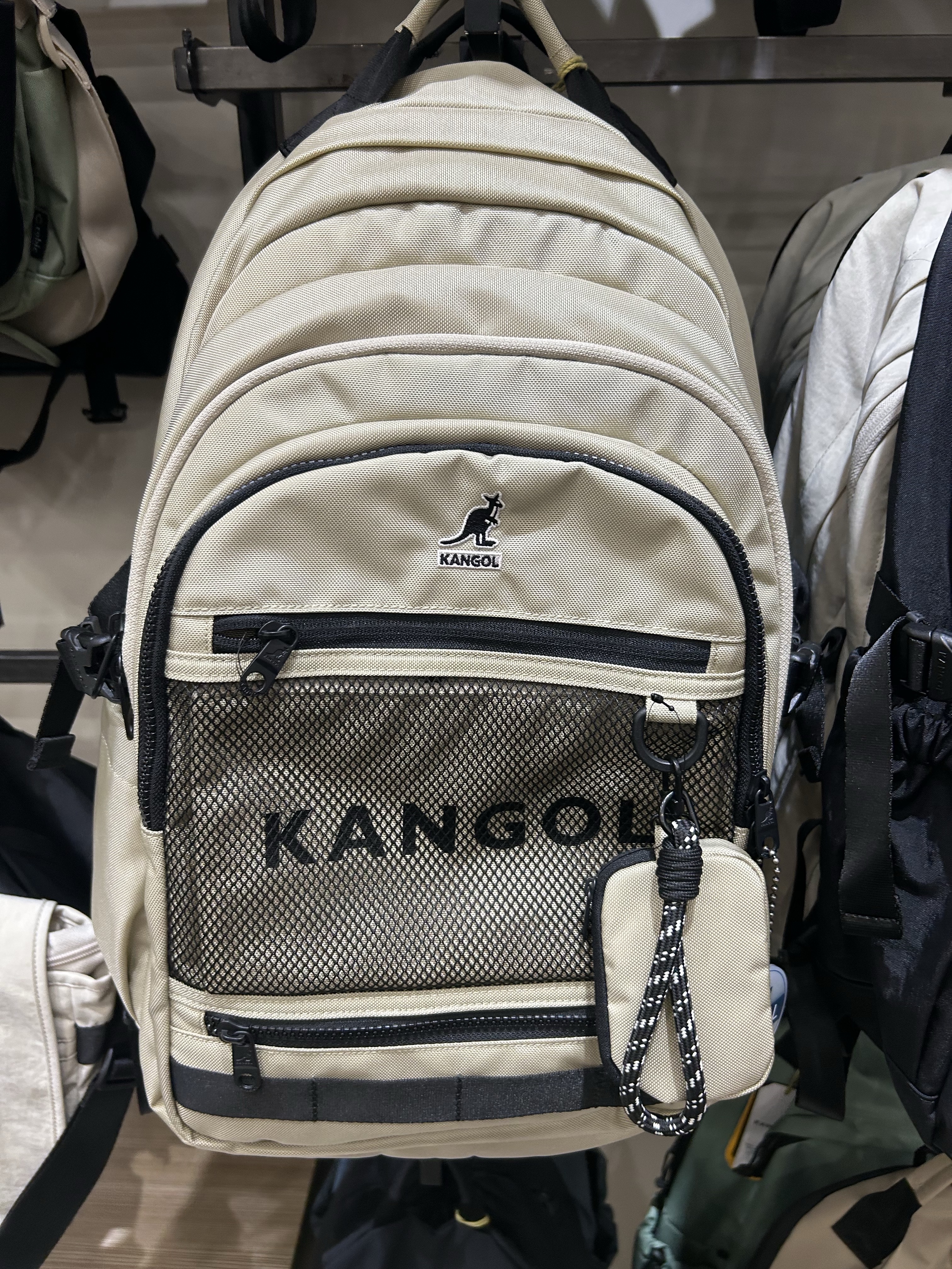 Kangol Nova 2 Backpack 1448 Ecru 착용 스타일