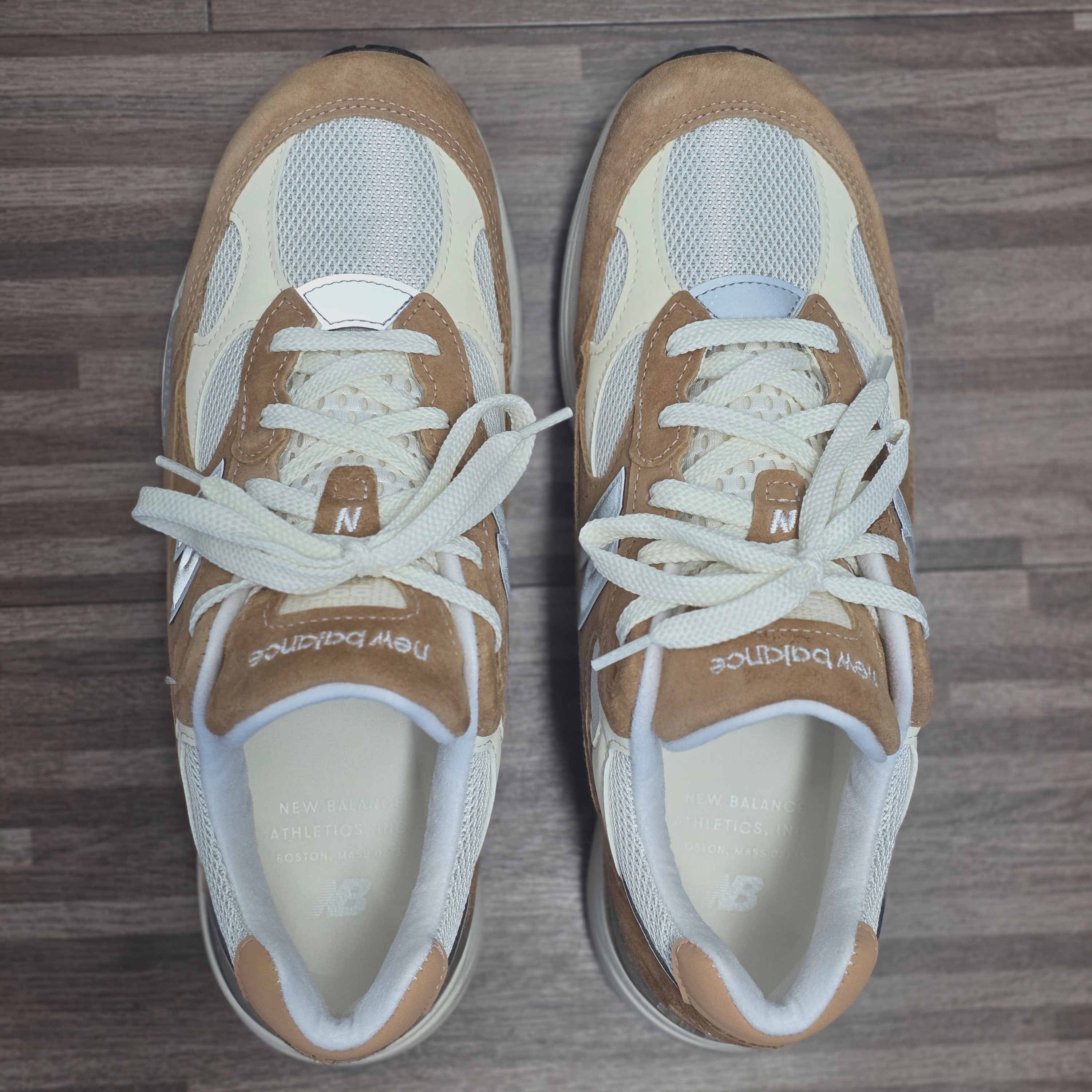 New Balance 992 Made in USA Sweet Caramel Calcium 착용 스타일 - 3