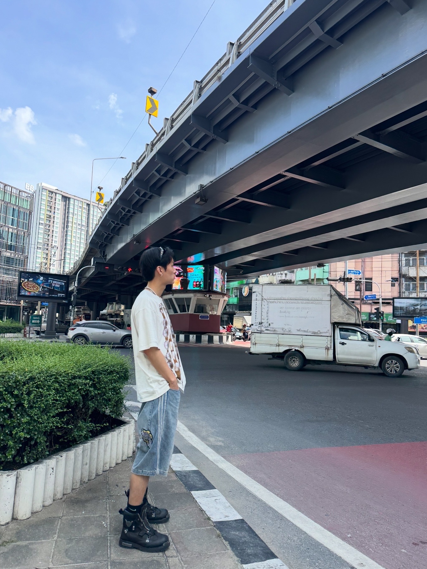 Kapital 20 Crew T-Shirt White, Adidas Adilenium Season 3 Denim Shorts Indigo Denim - KR Sizing 착용 스타일 - 2