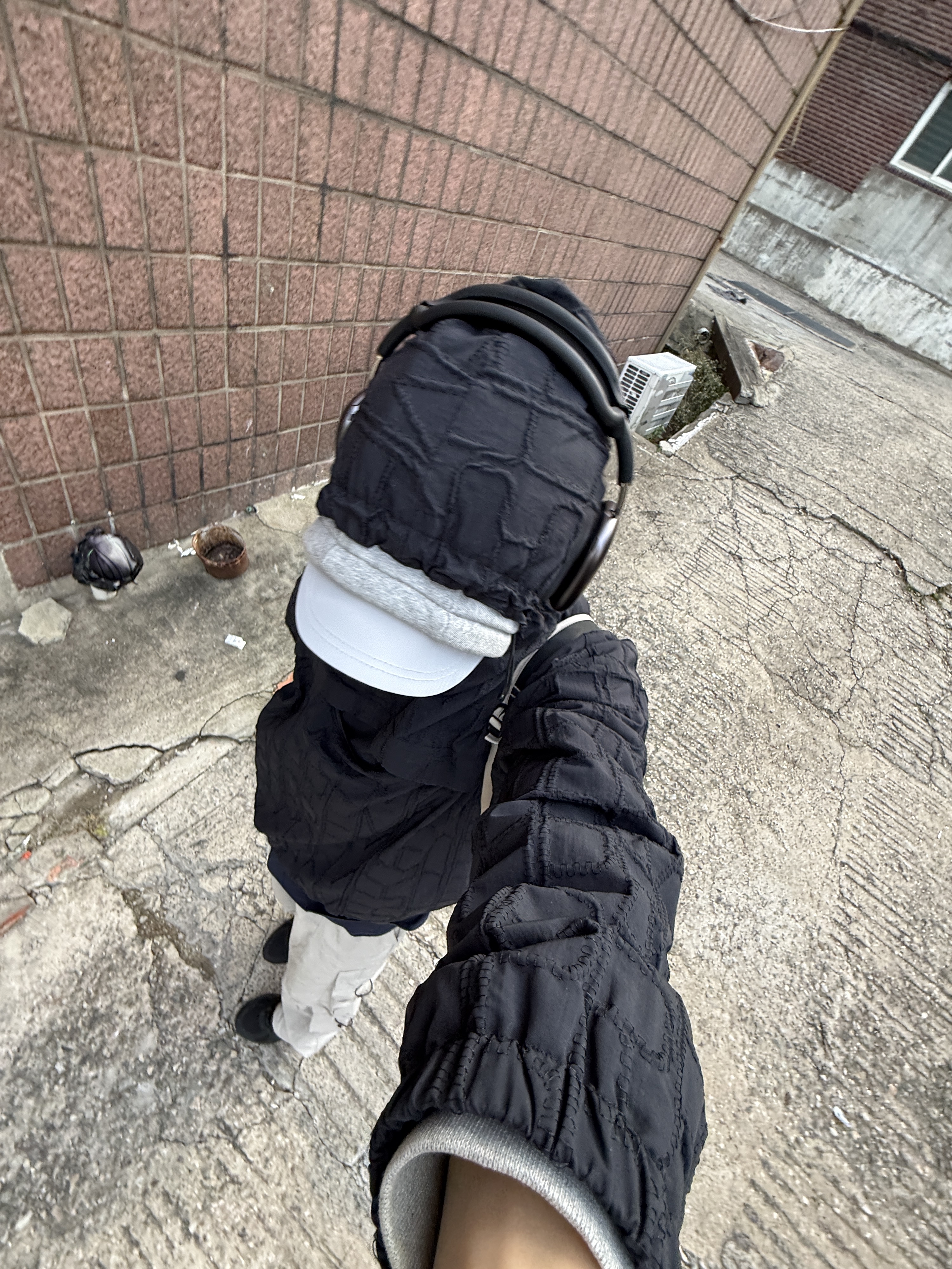 Supreme Repeat Stitch Anorak Black - 23SS, Asics Jog 100 T Black - 4E Extra Wide 착용 스타일 - 9