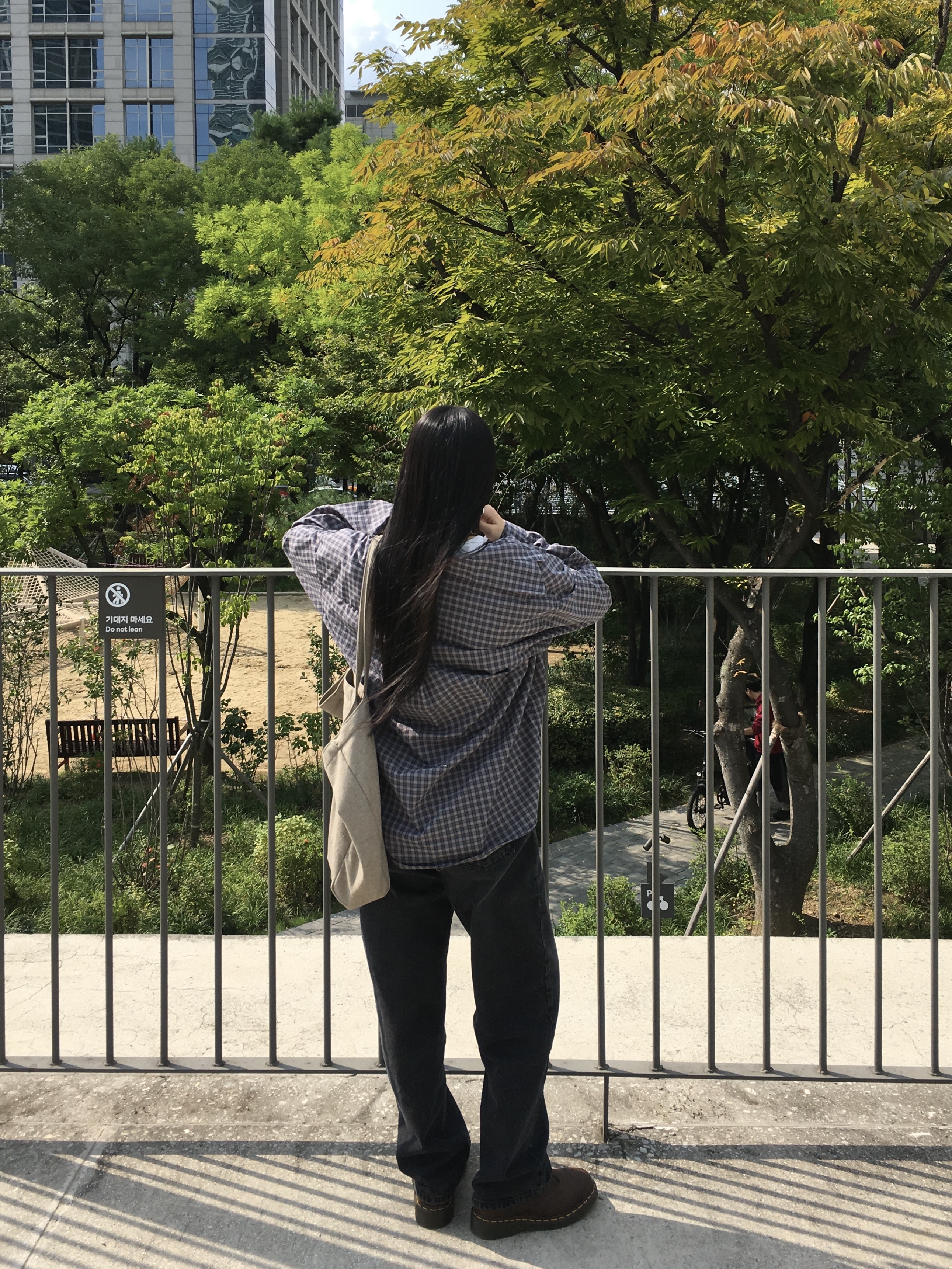 SLOW RECORD HOUSE Breeze Check Shirt Blue 착용 스타일 - 3