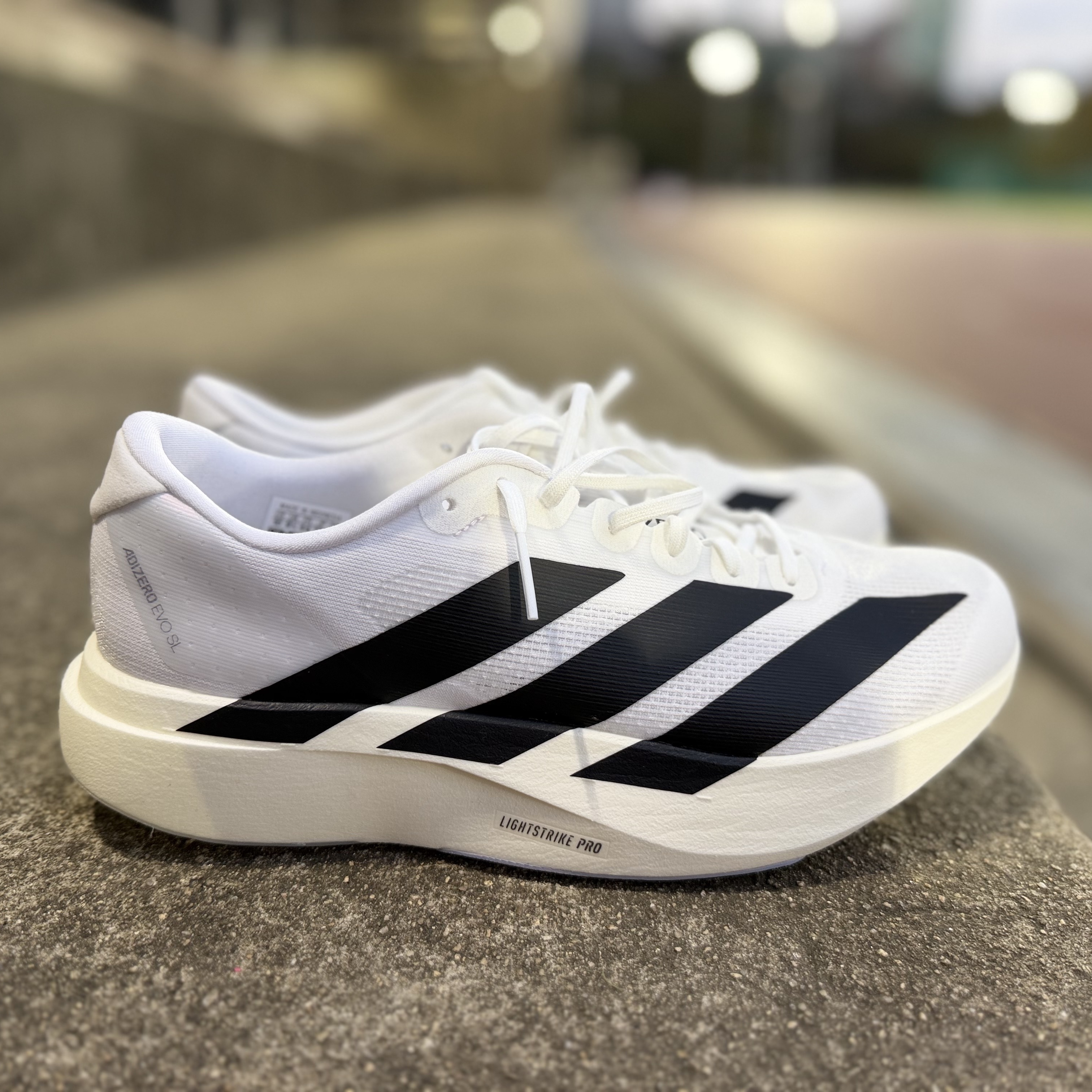 Adidas Adizero EVO SL Cloud White Core Black 착용 스타일