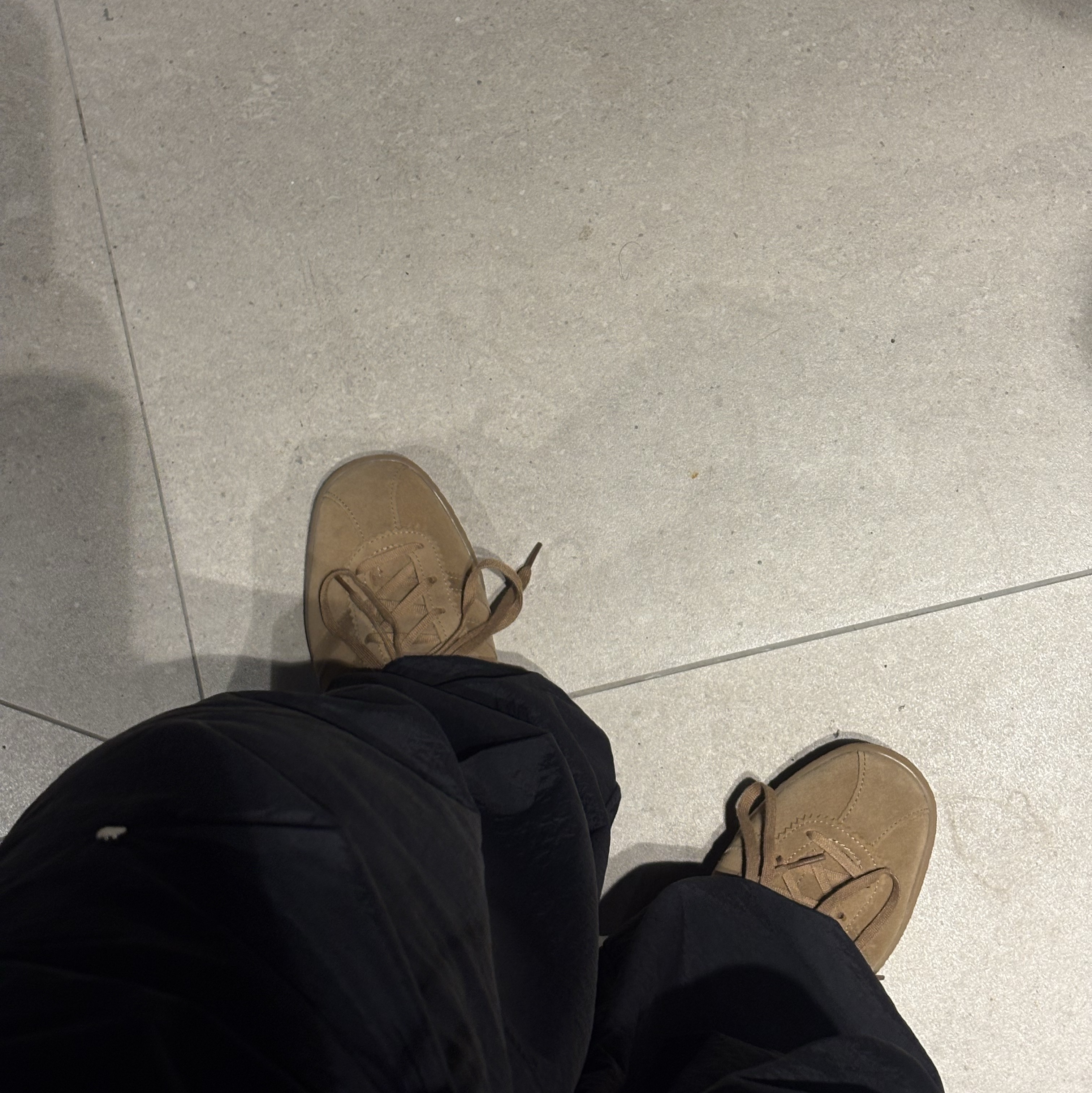 Adidas Tobacco Team Brown Desert Cardboard 착용 스타일 - 1