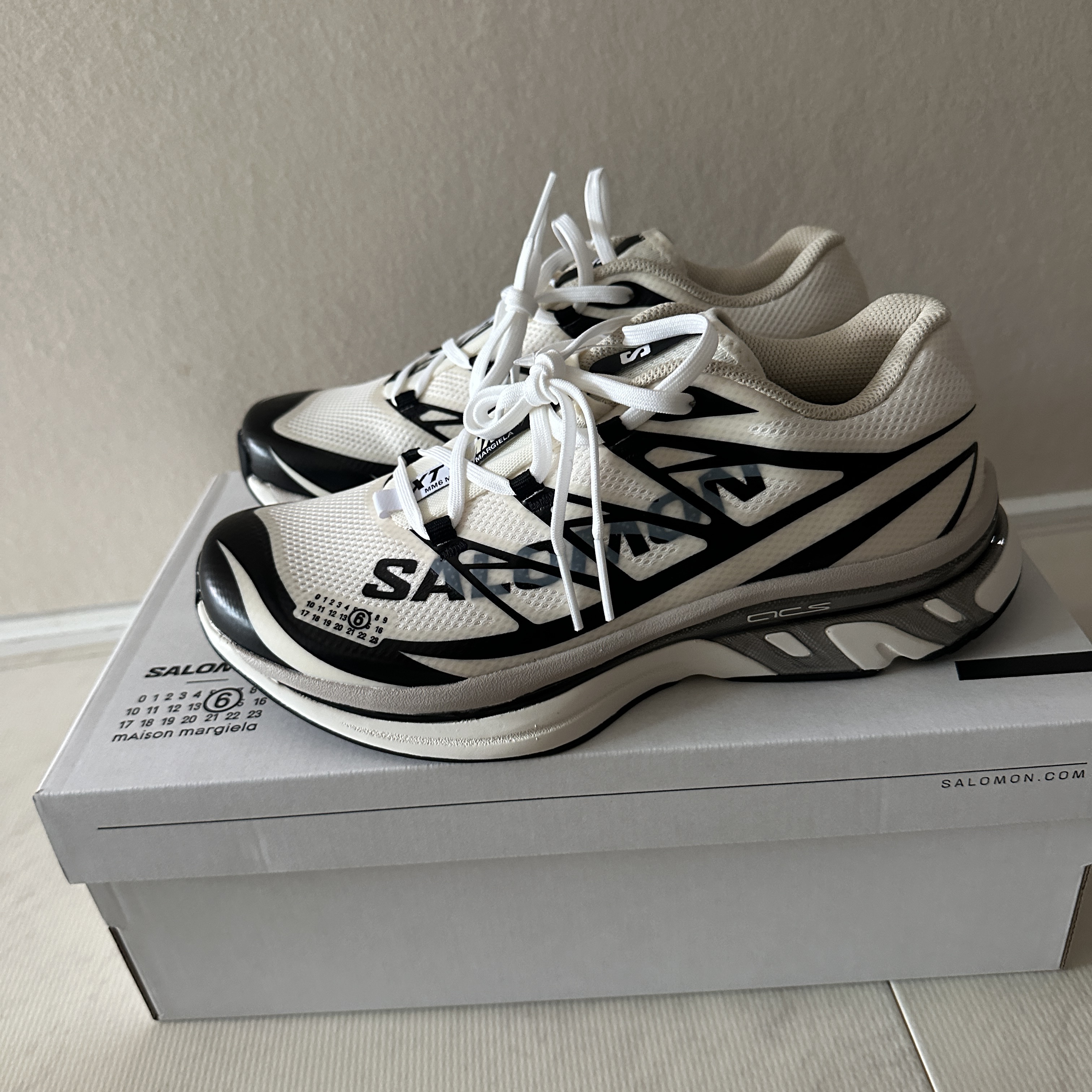 Salomon x MM6 Masion Margiela XT-MM6 Vanilla Ice Black 착용 스타일 - 1