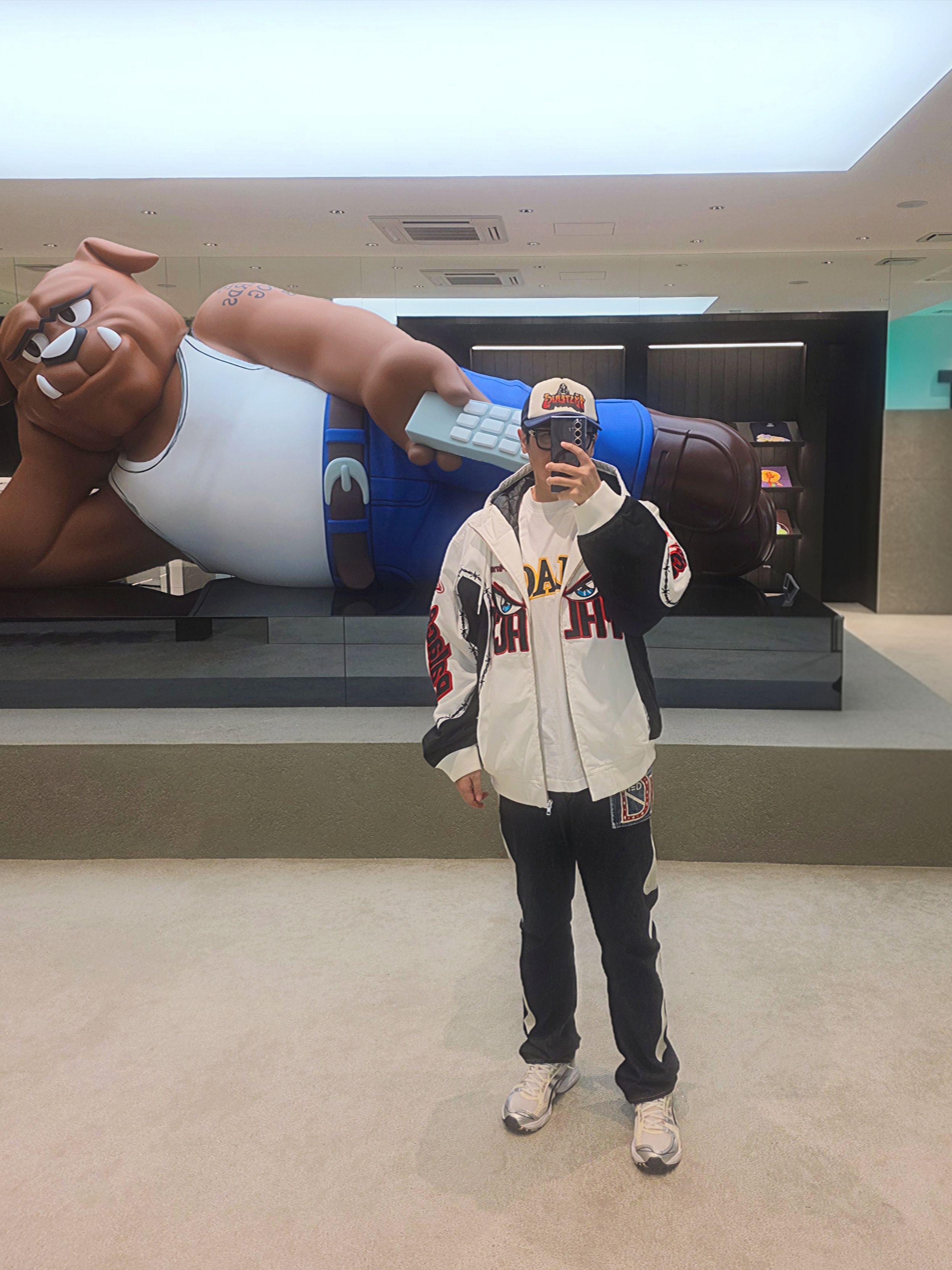 Palace Need For P's Jacket White - 25FW, Hysteric Glamour Bad Ass Fire Logo Mesh Cap Navy 착용 스타일