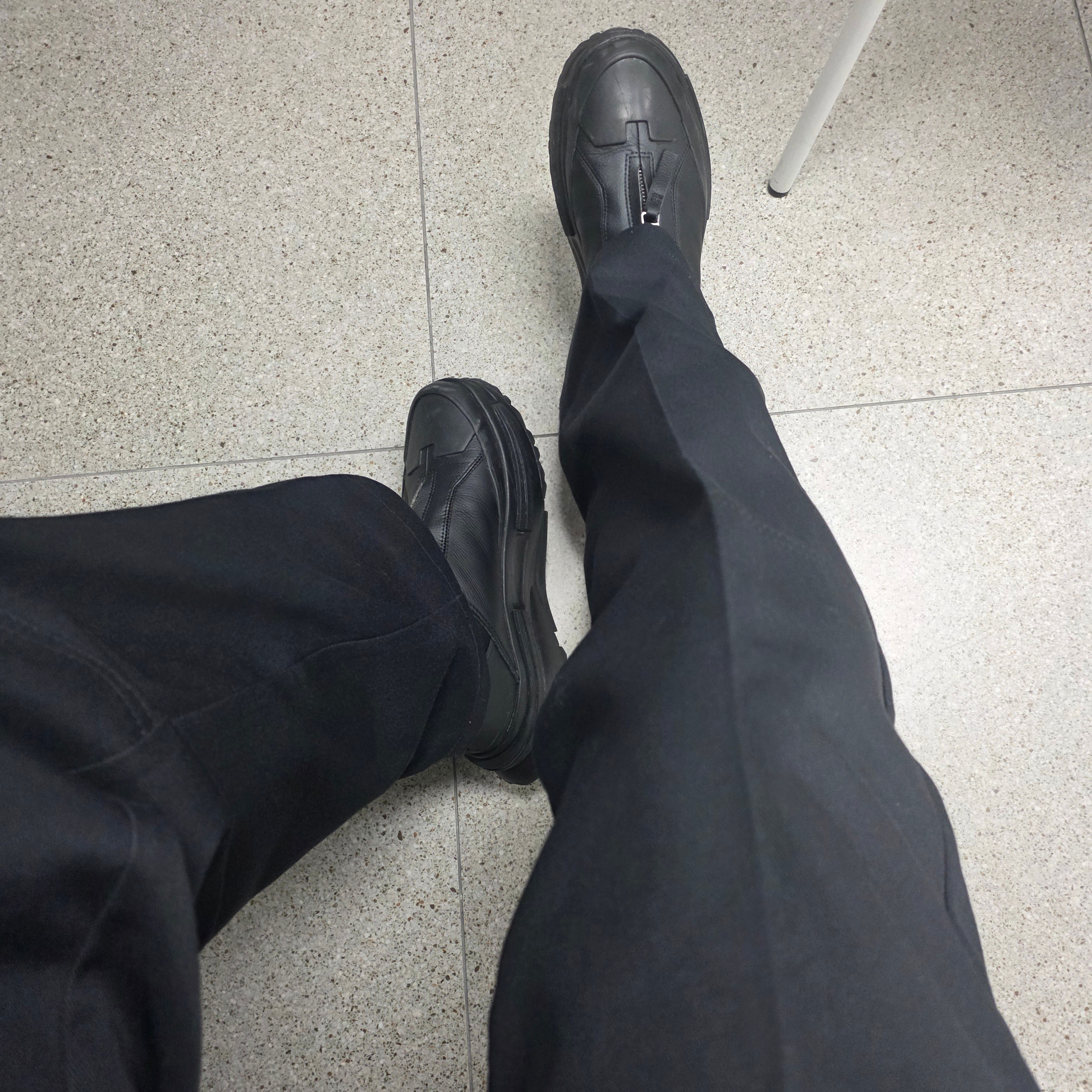 Dickies Loose Fit Double Knee Work Pants Black, Converse Run Star Legacy Chelsea CX Hi Black 착용 스타일
