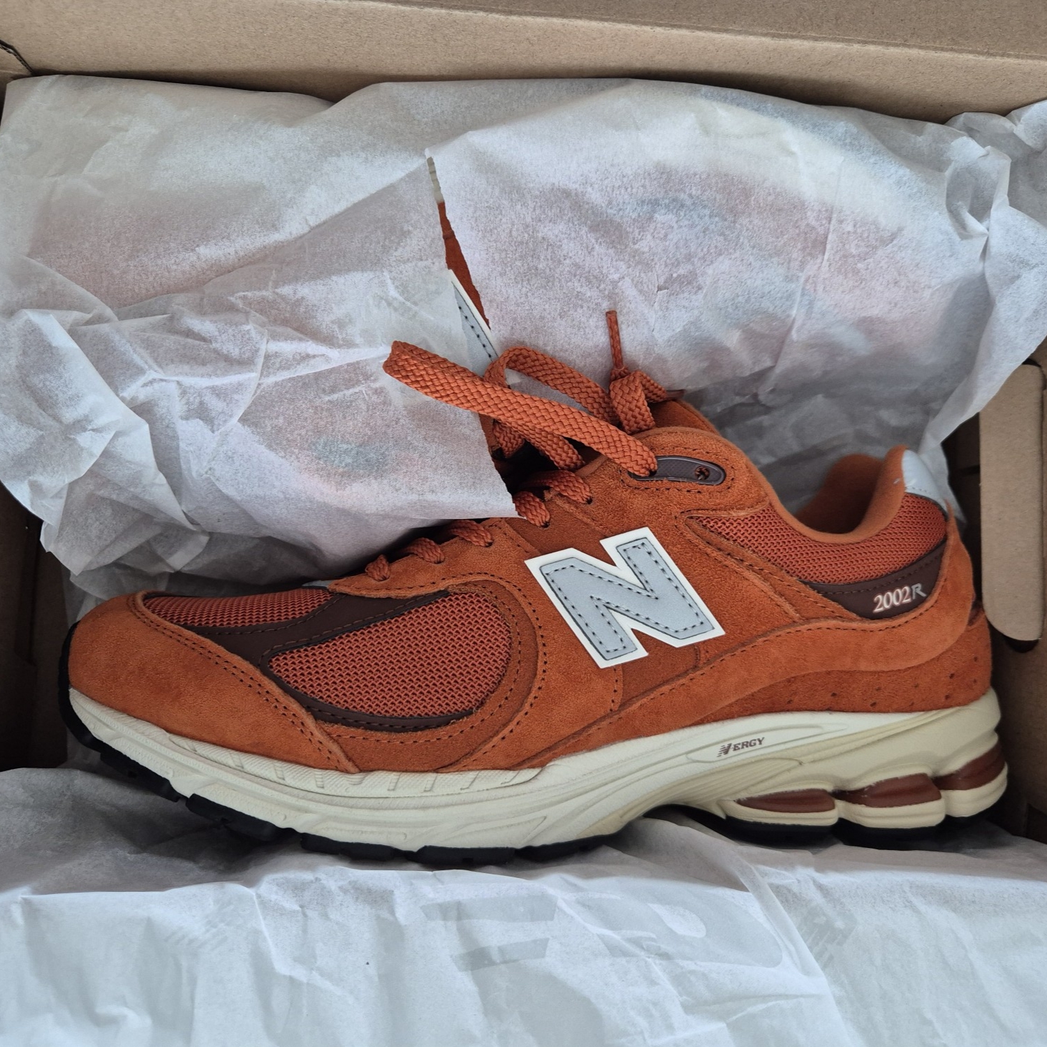 New Balance 2002R Rust Oxide 착용 스타일