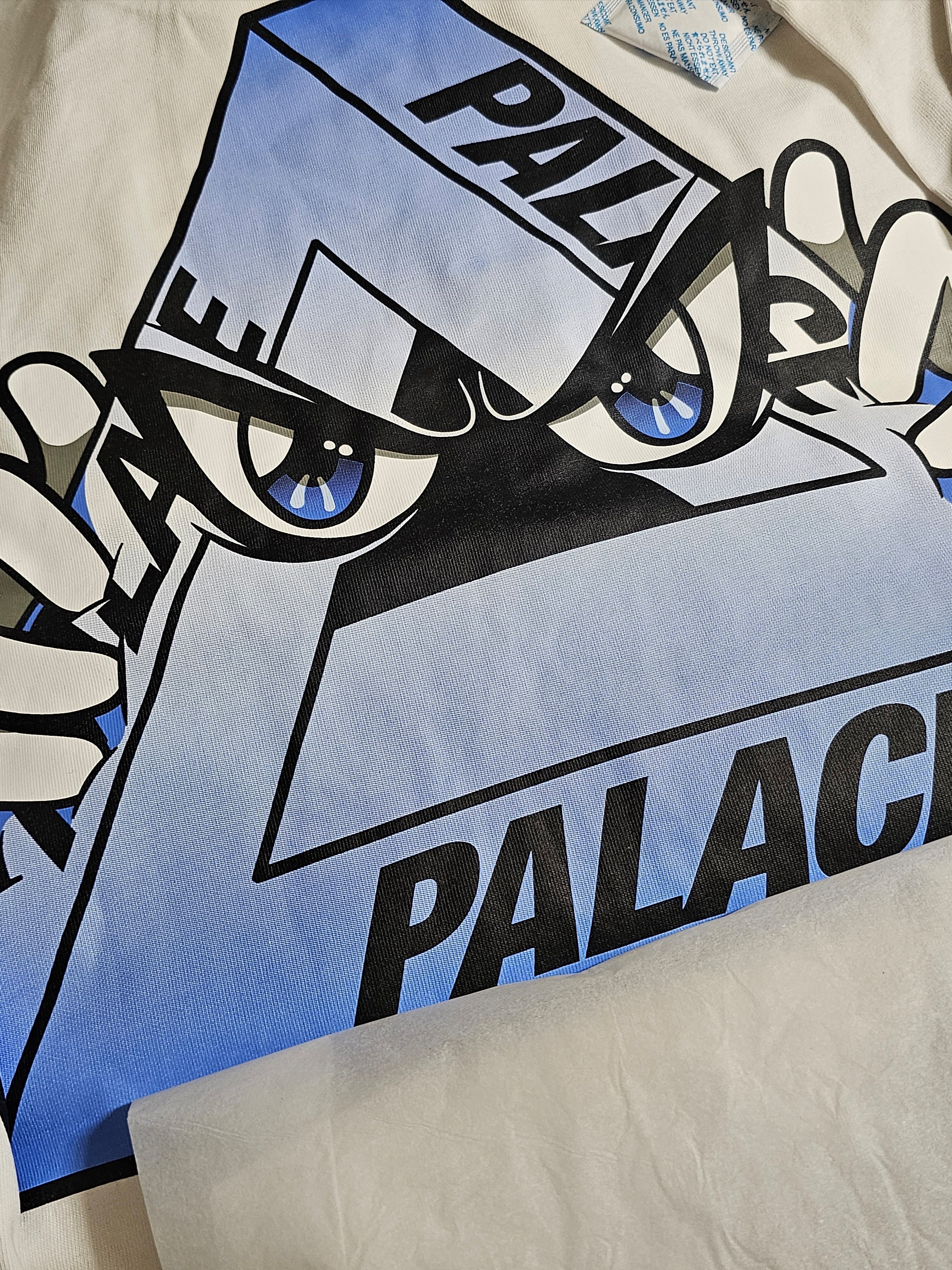 Palace Tri-Peek T-Shirt Black - 25FW, Palace Tri-Peek T-Shirt White - 25FW 착용 스타일 - 3