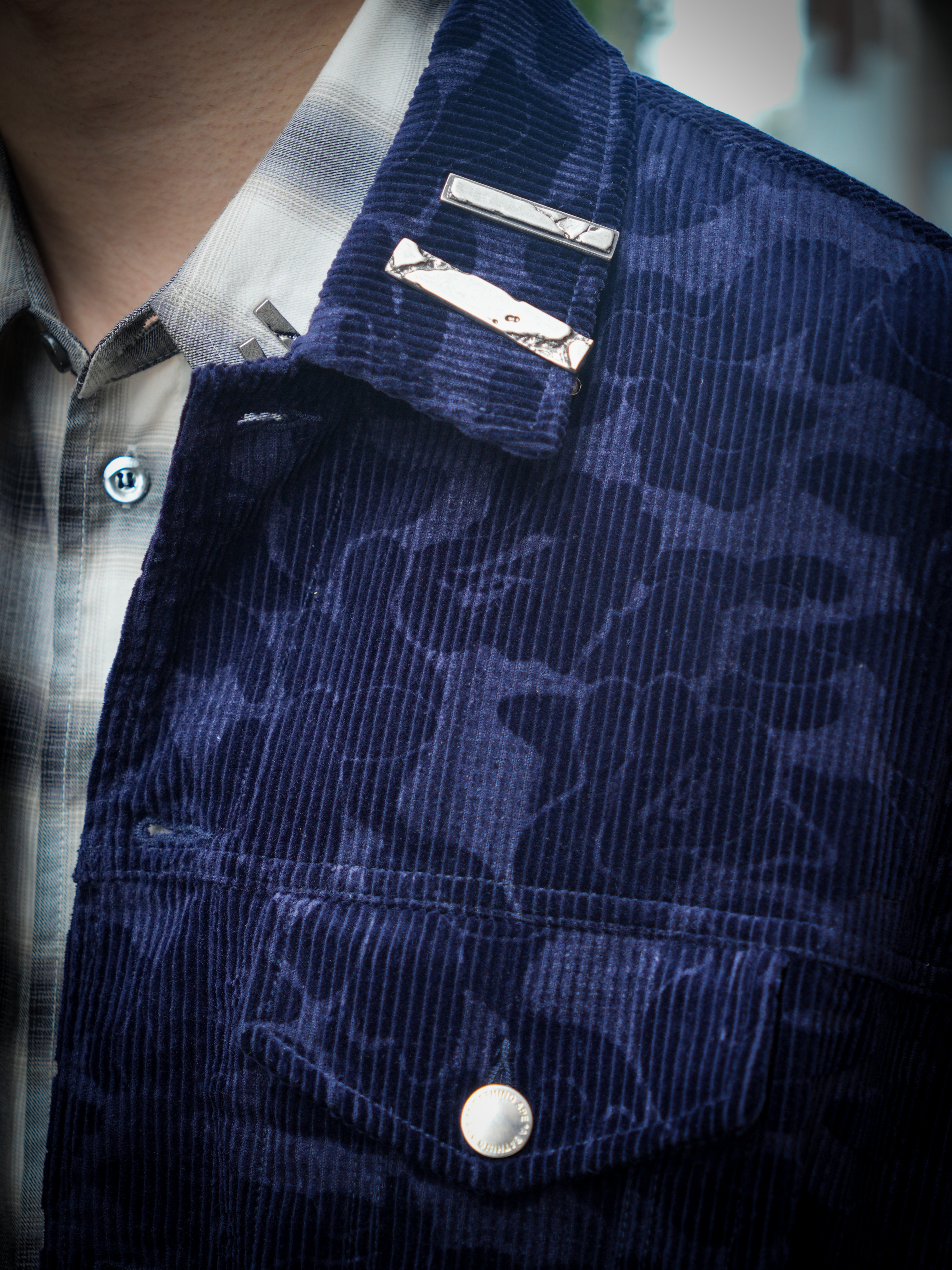 BAPE Solid Camo Corduroy Trucker Jacket Navy 착용 스타일 - 6