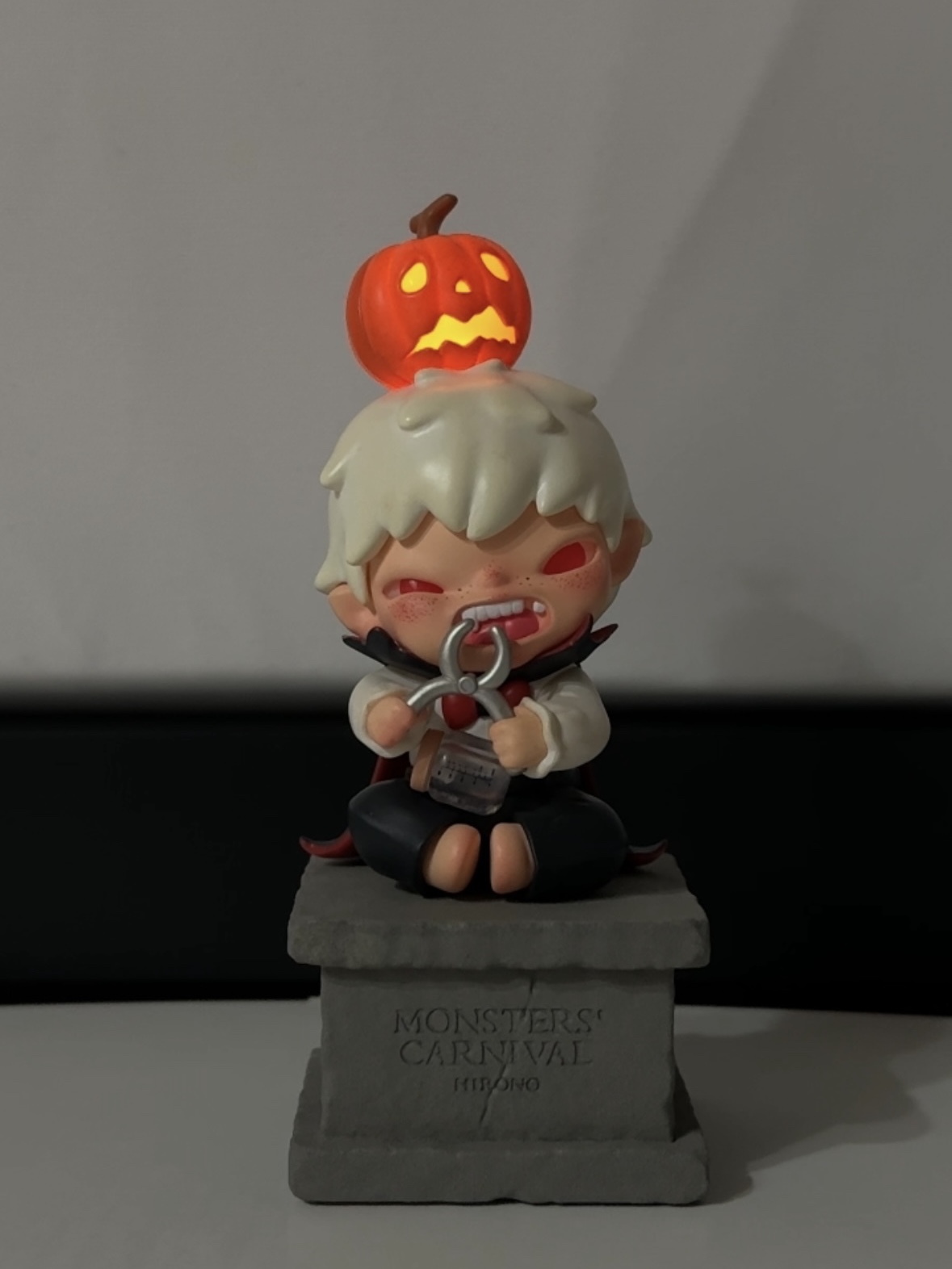 Pop Mart Hirono Monsters' Carnival Series Figures Scene Prop, Pop Mart Hirono Monsters' Carnival Series Figures Sealed Case (1 Blind Box) 착용 스타일 - 6