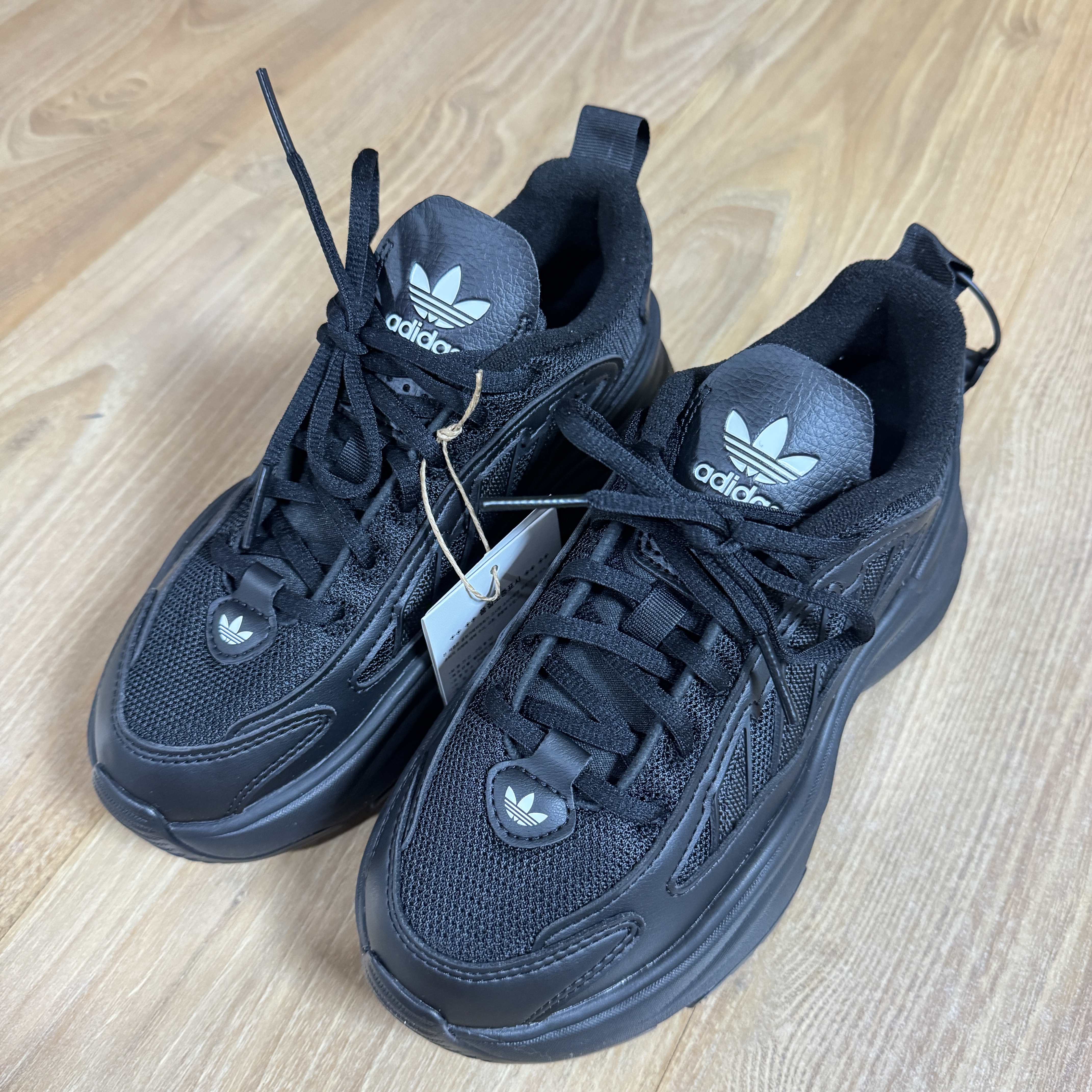 (W) Adidas Ozgaia Core Black 착용 스타일 - 3