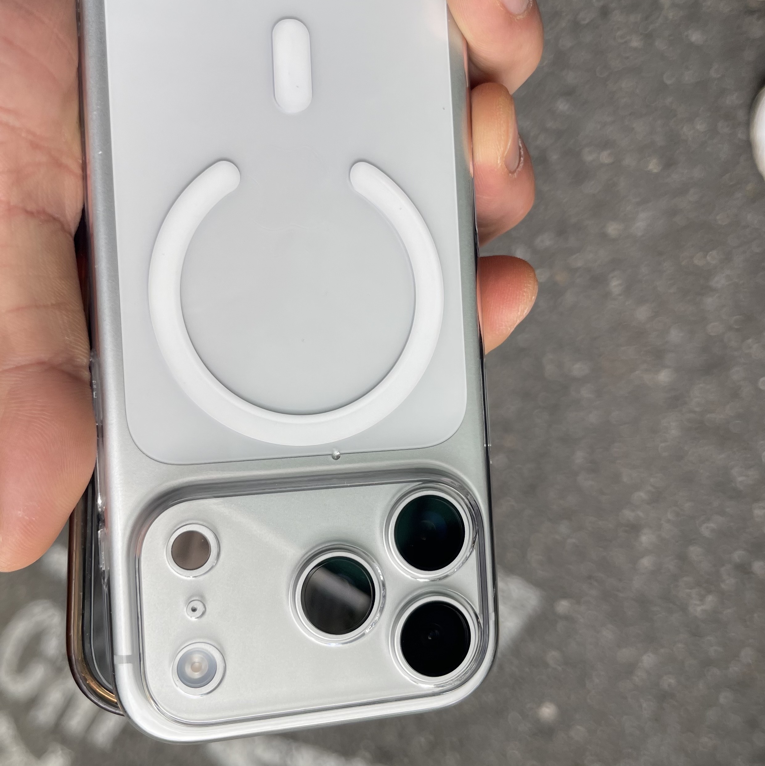 Apple iPhone 17 Pro 256GB Silver 착용 스타일